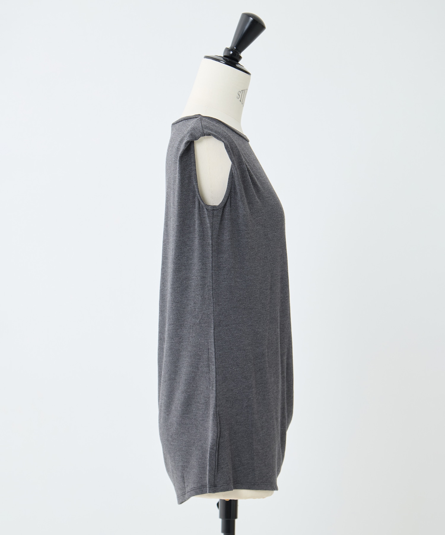 別注collagen no sleeve tops determ