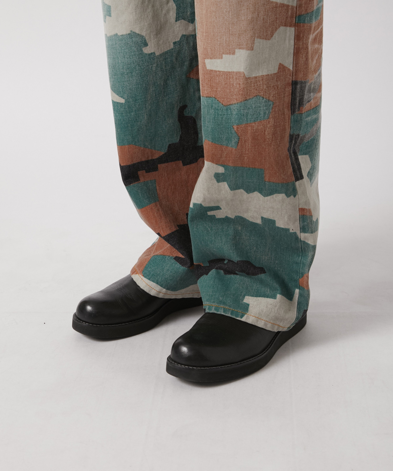 CAMO AGED DENIM PANTS FAF