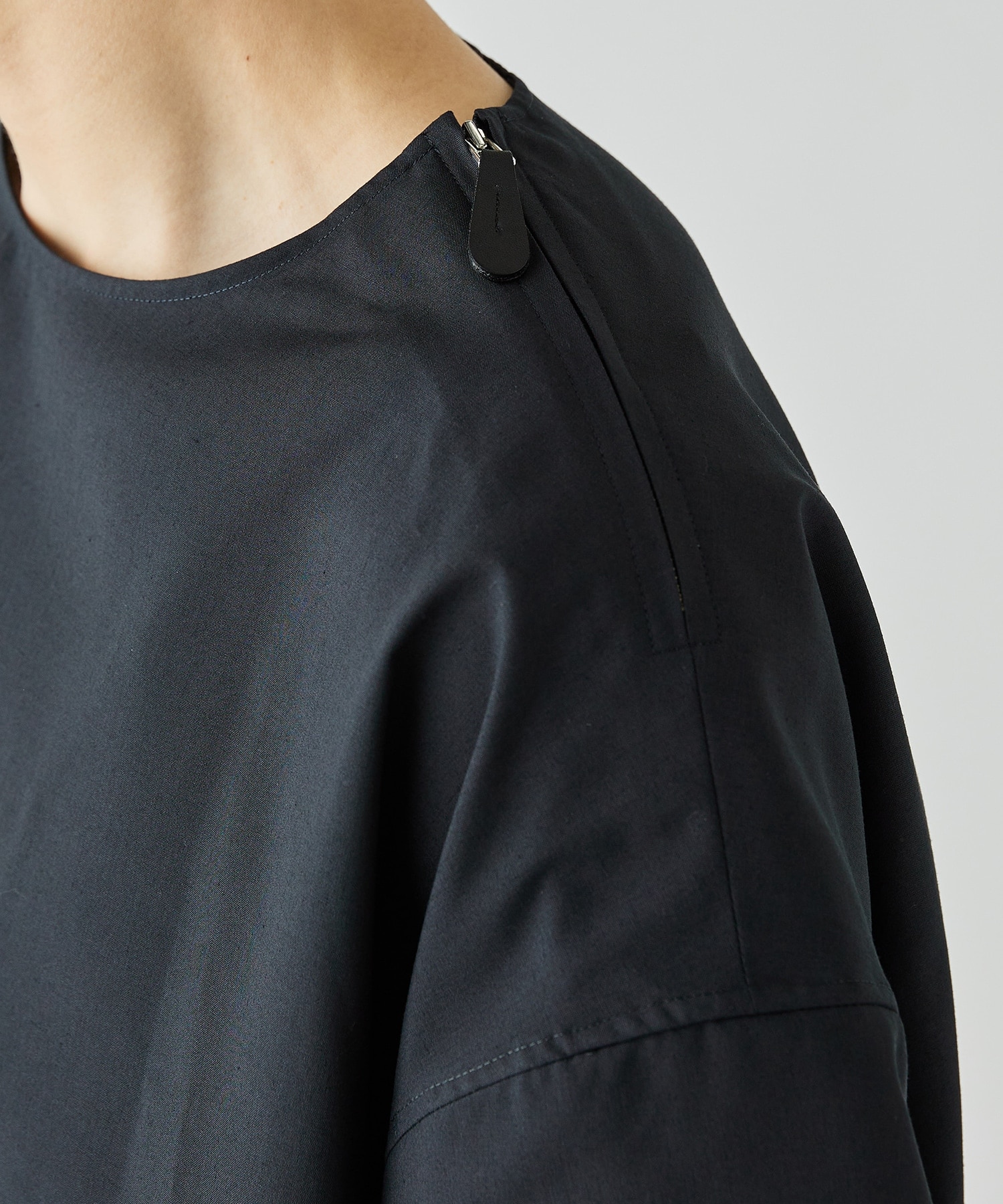 THE SIDE ZIP PULLOVER SHIRT SHORT SLEEVE THE RERACS
