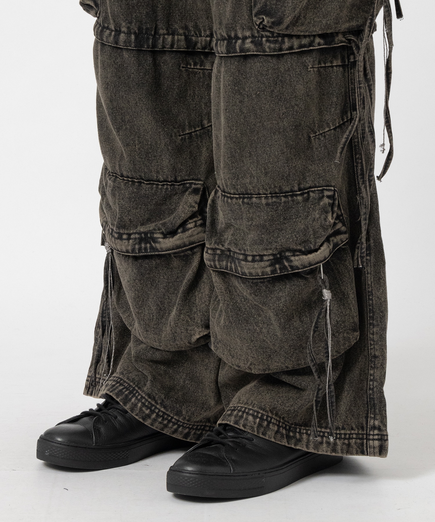 MULTI-POCKET DENIM CARGO FACCIES