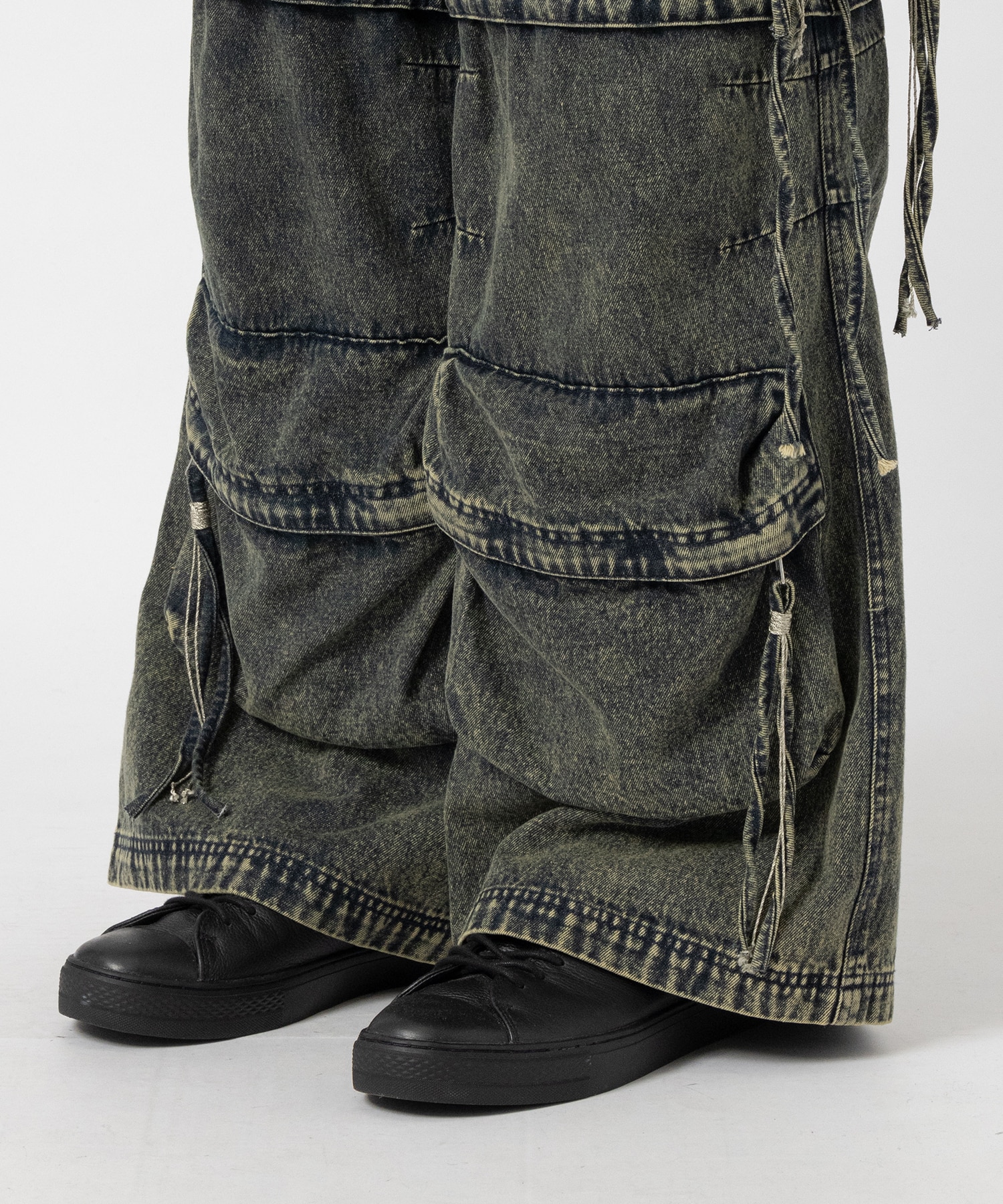 MULTI-POCKET DENIM CARGO FACCIES