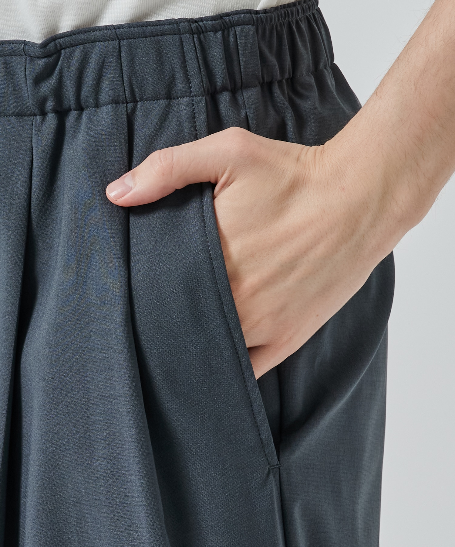 〈別注〉TWO TUCK EASY TROUSERS MARKAWARE/marka