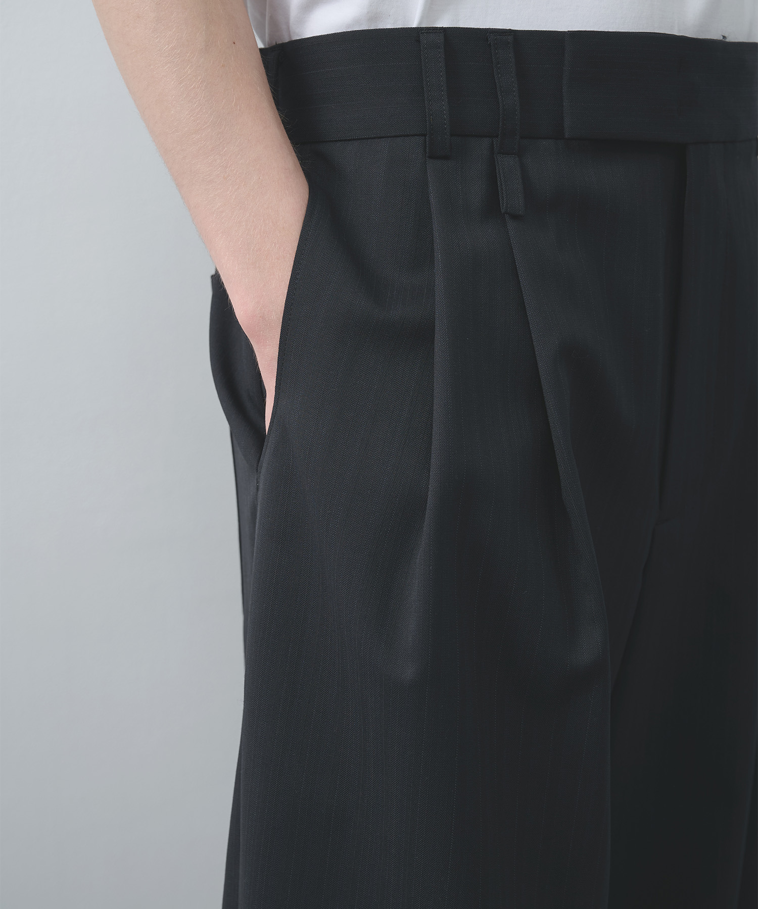 2Tuck Curve Slacks STUDIOUS