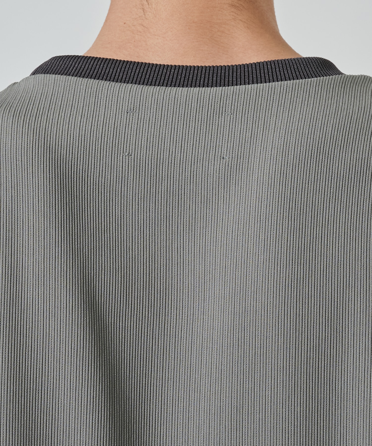 DRY DOBBY LEATHER POCKET TEE STUDIOUS