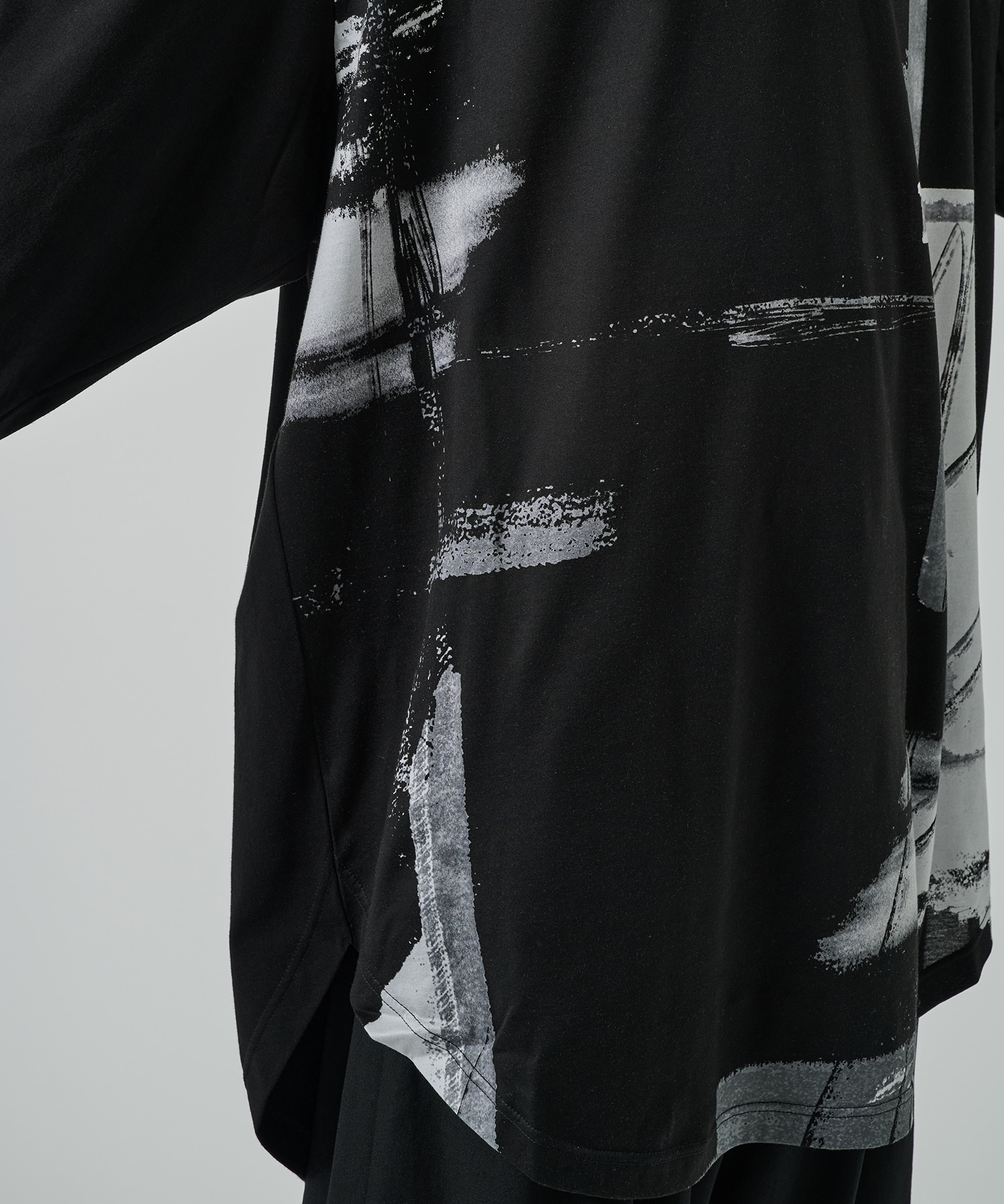 SILKETTE JERSEY PAINT PATTERN HEM JUMBO LONG SLEEVED T-SHIRT GroundY