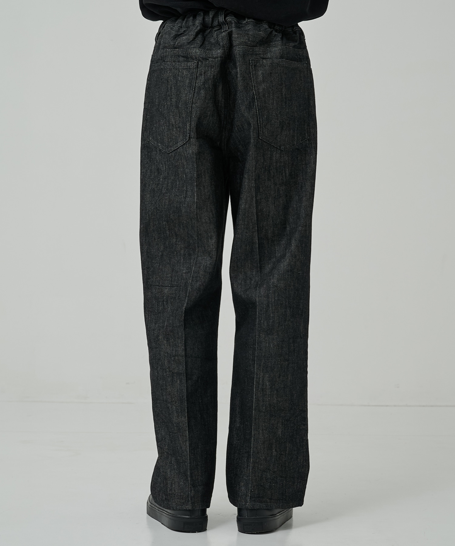 センタープレスが"消えない"デニム STUDIOUS