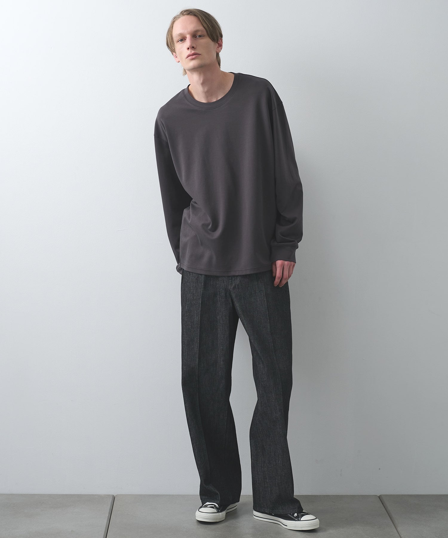 センタープレスが"消えない"デニム STUDIOUS