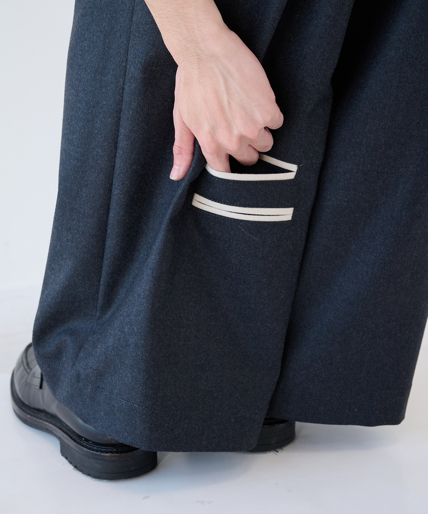 2/72強圧縮フラノ　ワイドパンツ SHAREEF