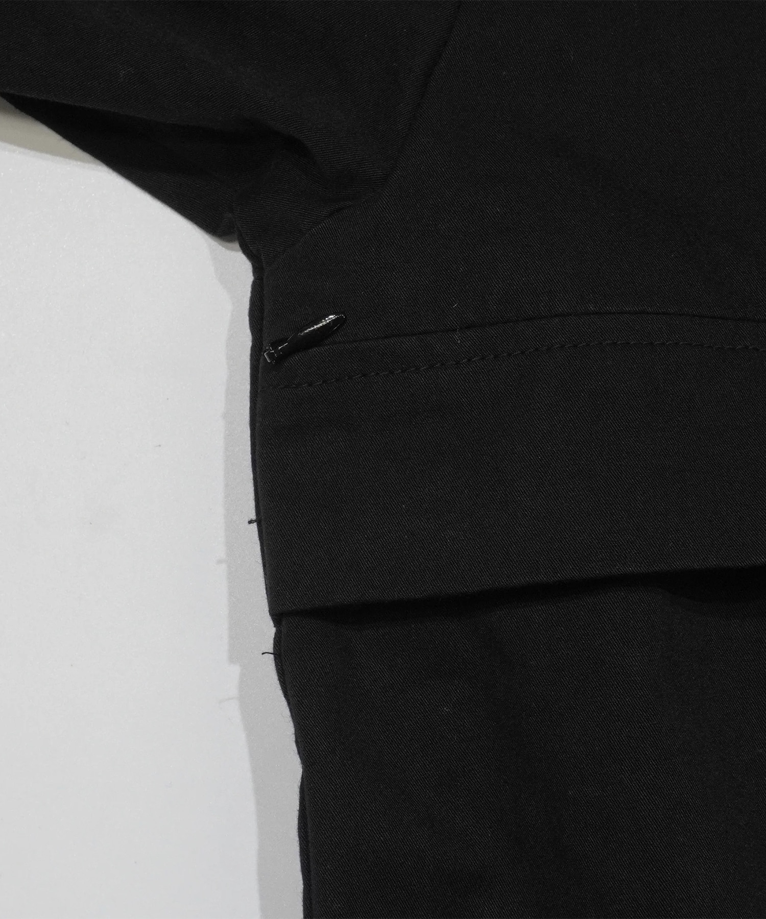 THE FATIGUE TRACKER JACKET WITH DEFORMED MULTIPLE POCKETS POLIQUANT