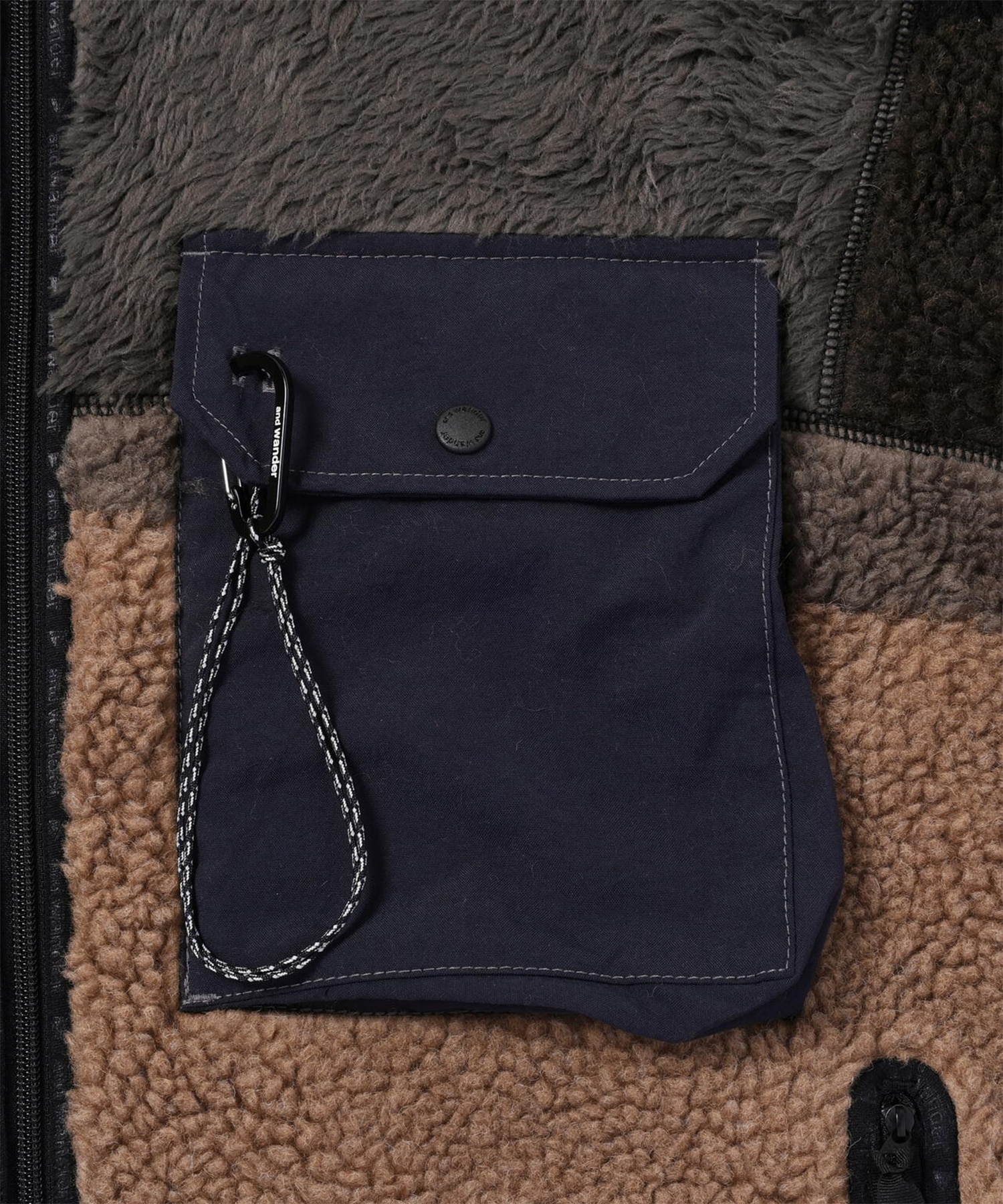 Mix boa jacket and wander