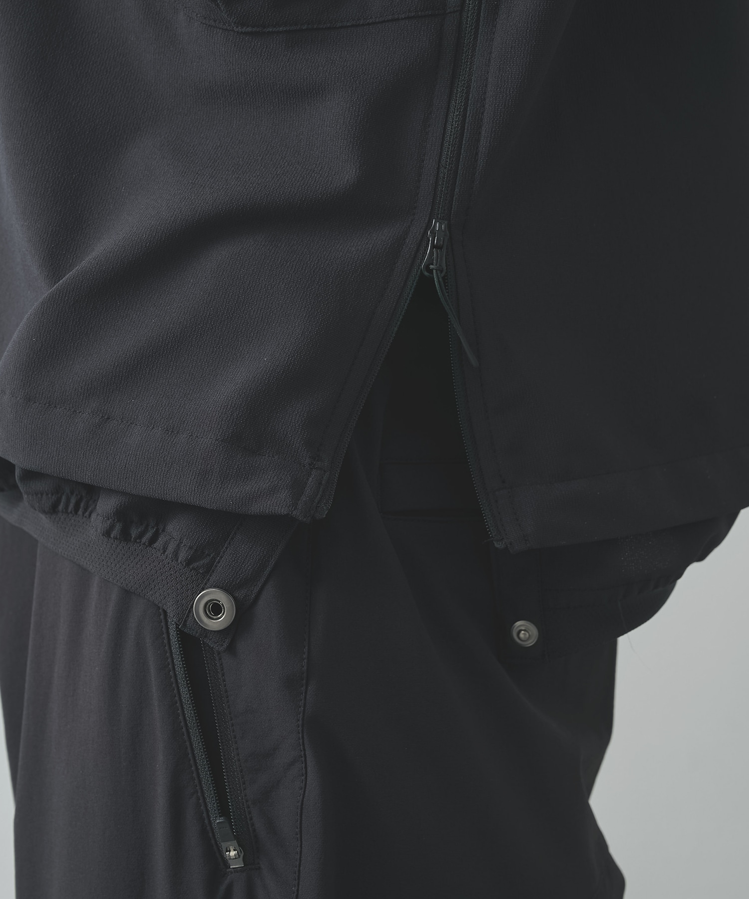 THE DEFORMED L/S PULLOVER WITH UTILITY POCKETS POLIQUANT