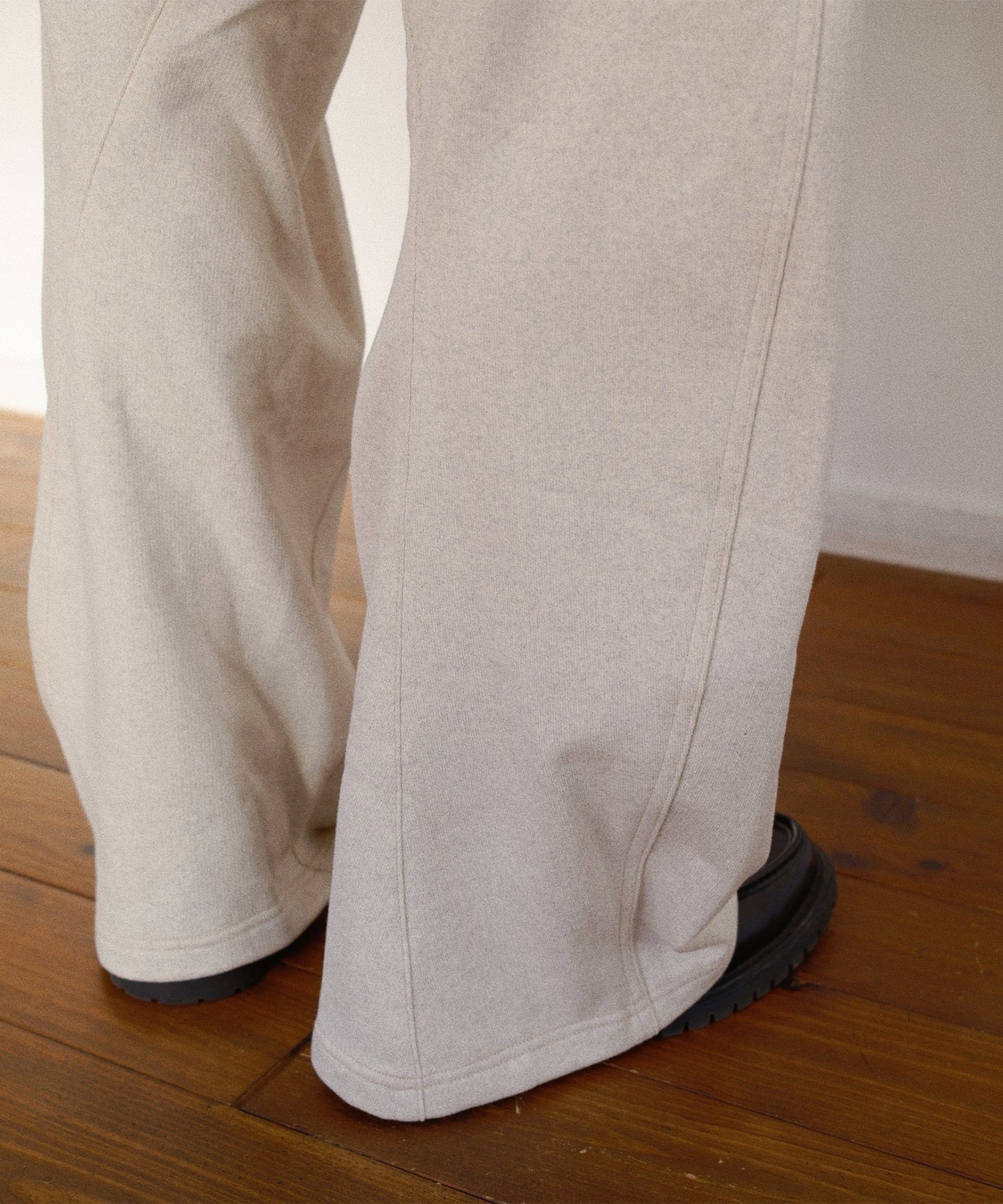 3D cutting sweat pants KHOKI