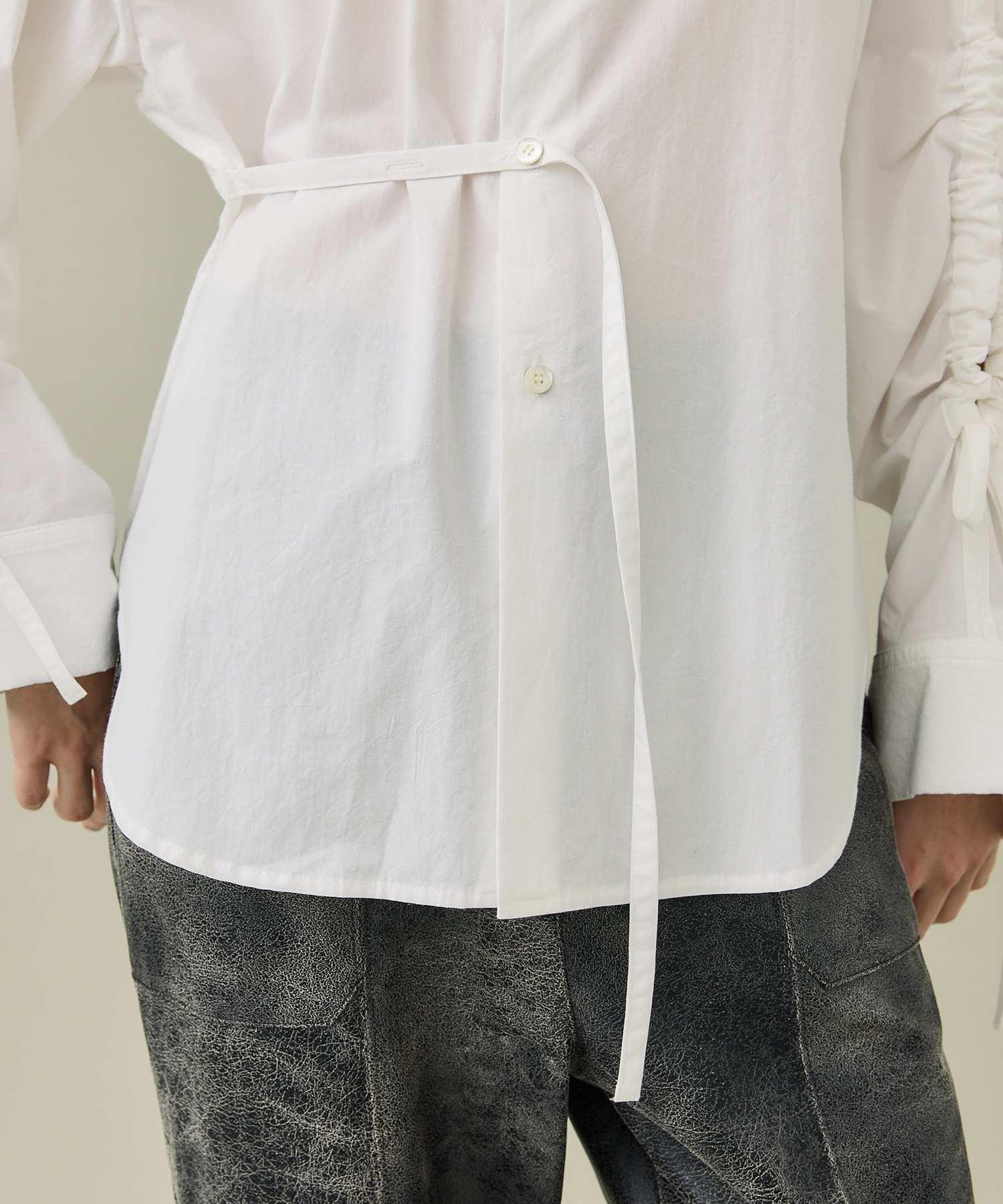 Gathered Hole Sleeve Shirt(2 WHITE): UJOH: WOMENS｜ STUDIOUS