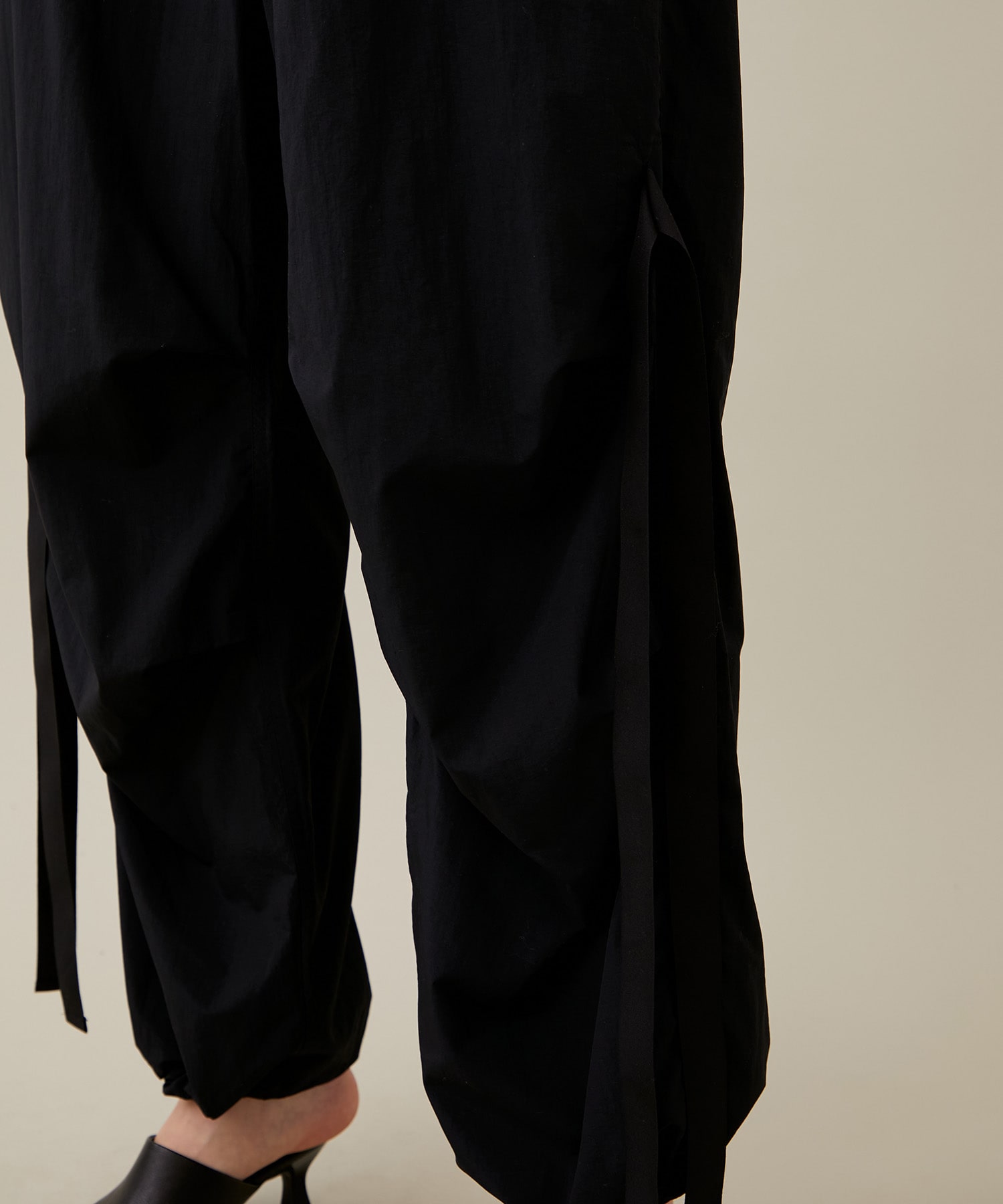 Recycling nylon parachute pants(1 BLACK): 08sircus: WOMENS