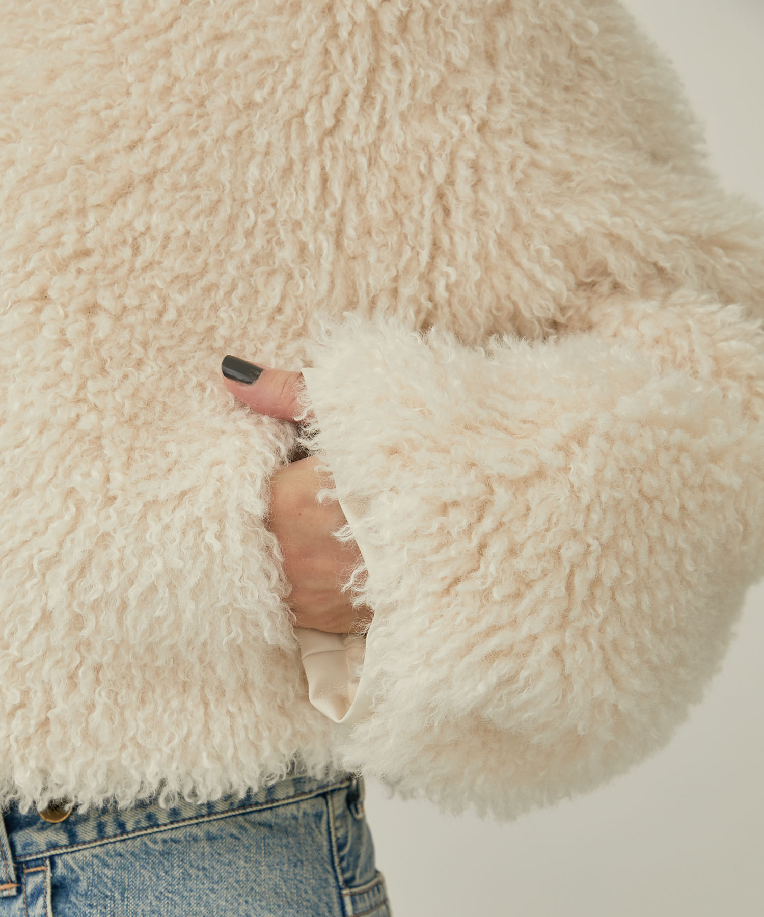 CRIMPED FUR CROPPED BLOUSON(FREE IVORY): THINGS THAT MATTER