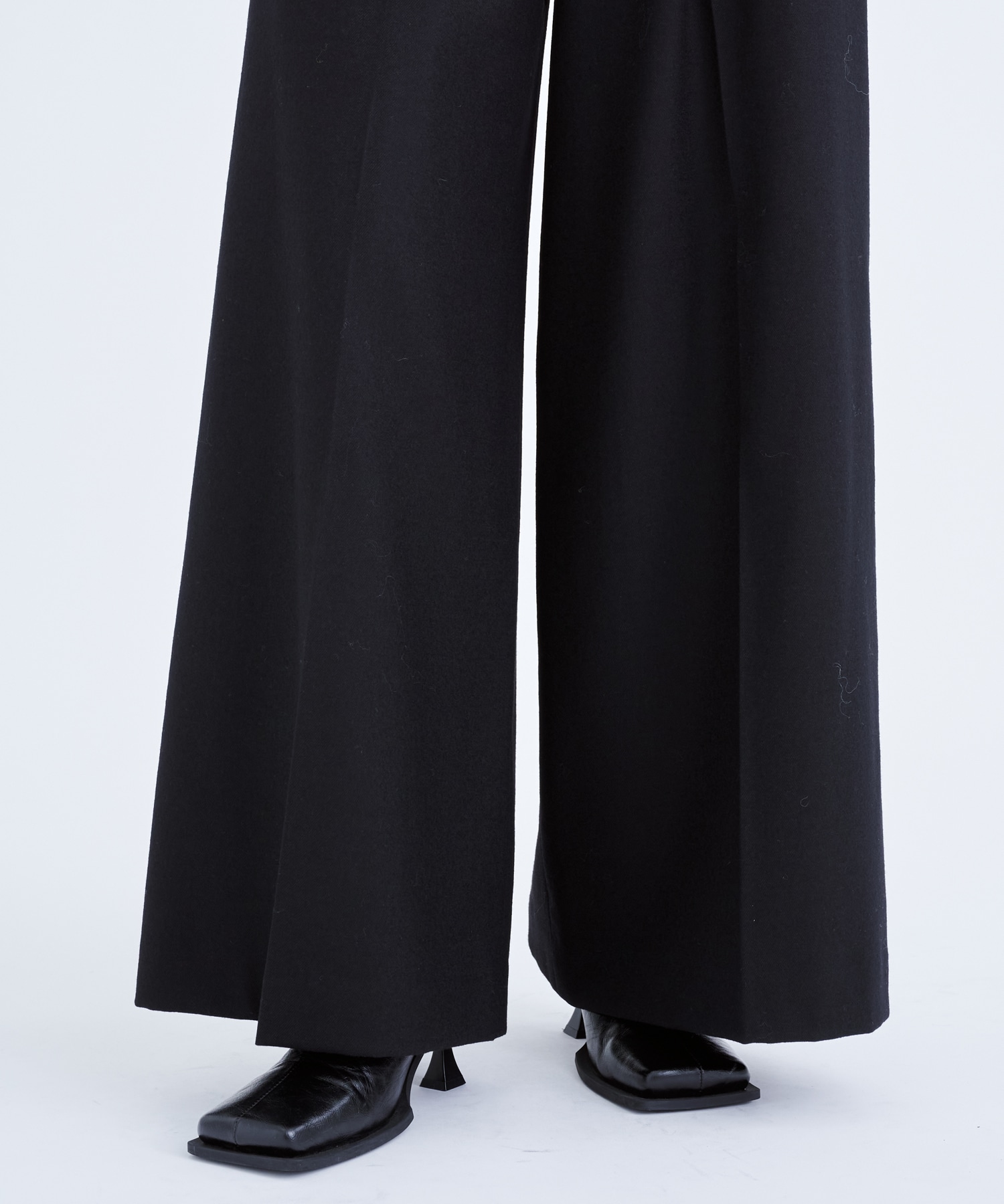 Terese wide tuck Pants BK AKIRANAKA