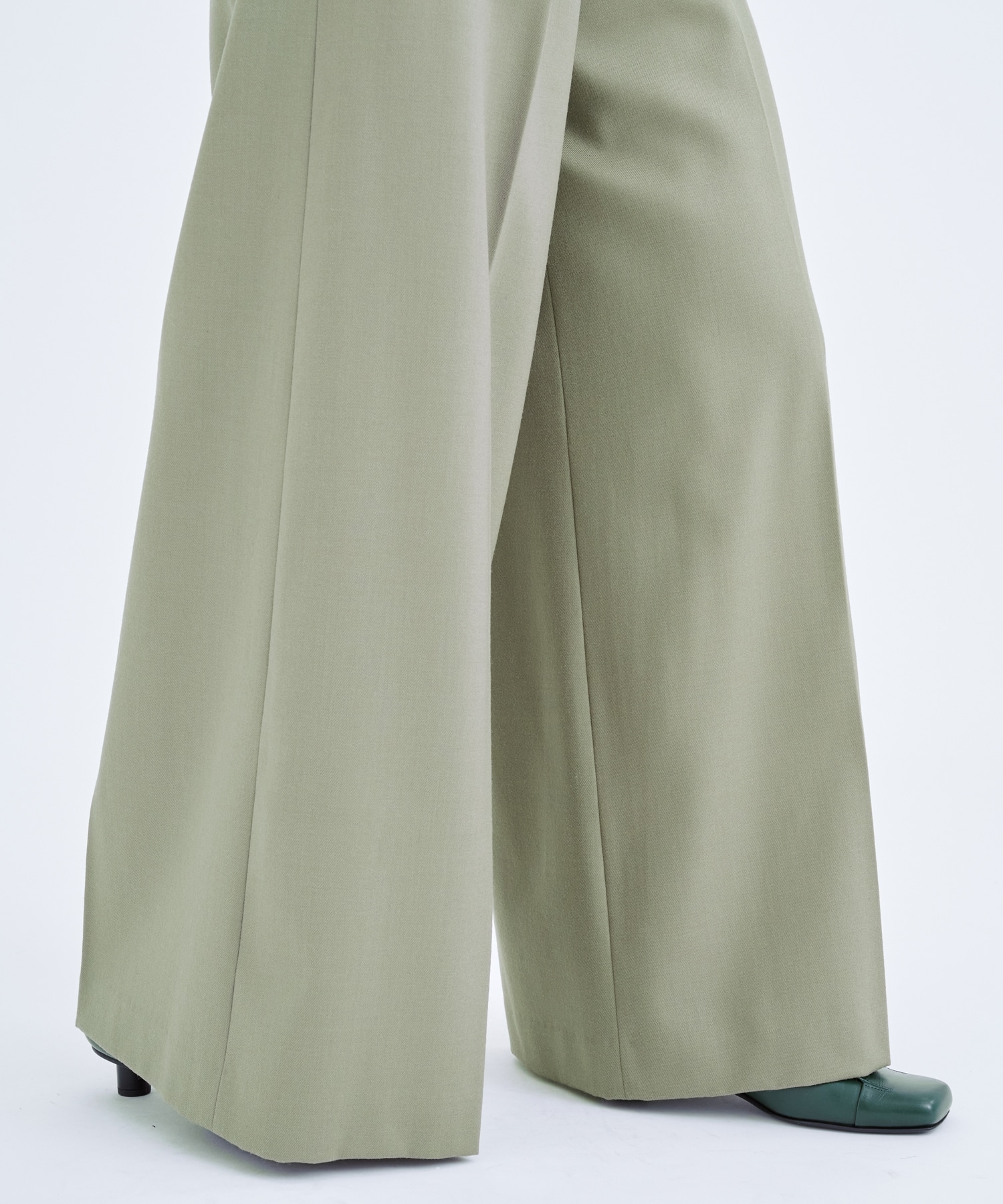 Terese wide tuck Pants KH AKIRANAKA