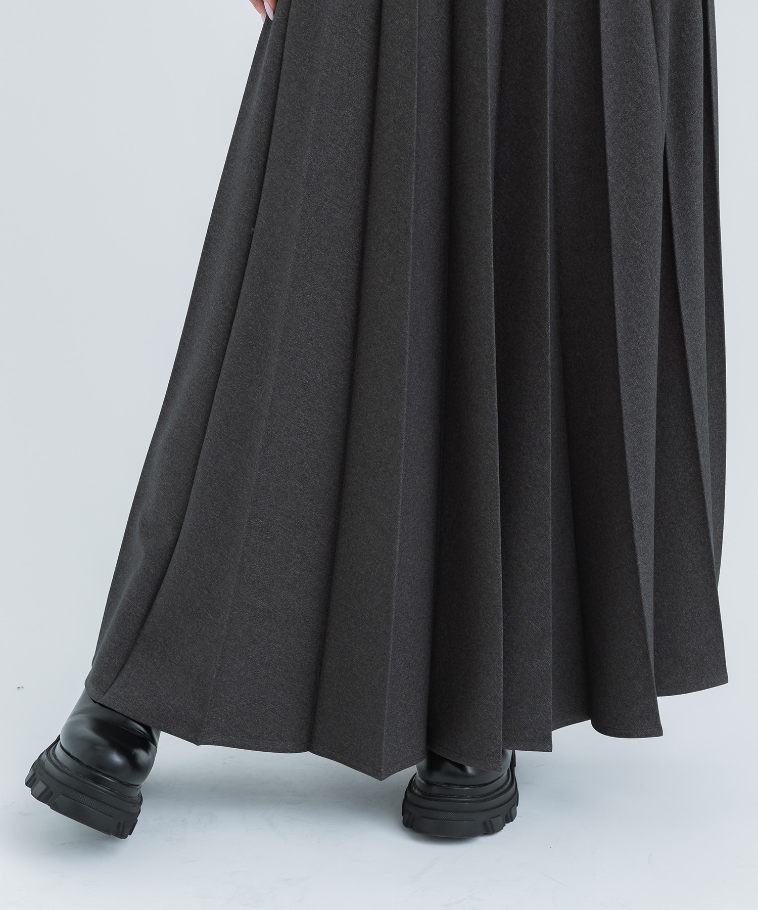 Wide Pleats Skirt 