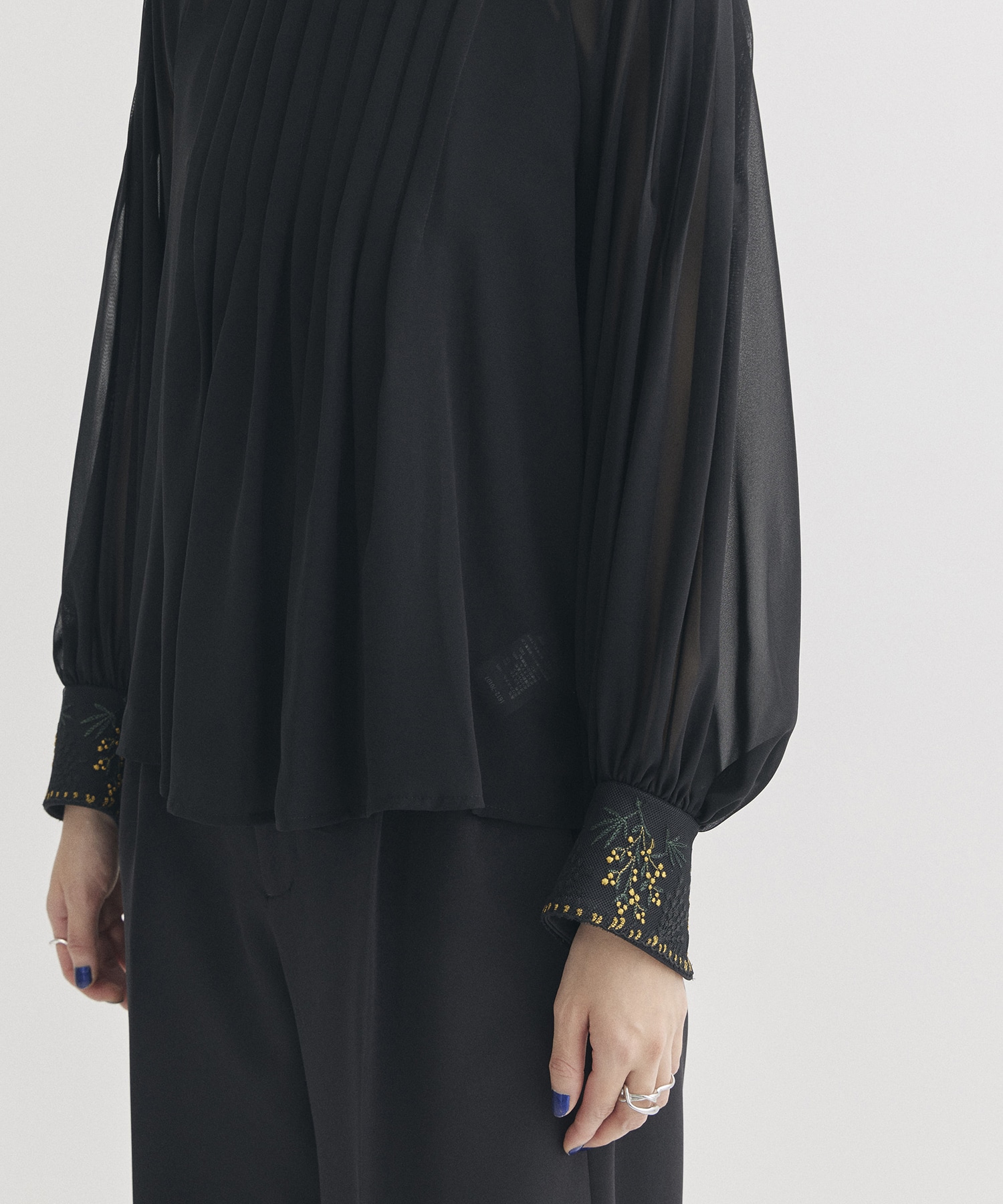 narrow emb.chiffon blouse LOKITHO