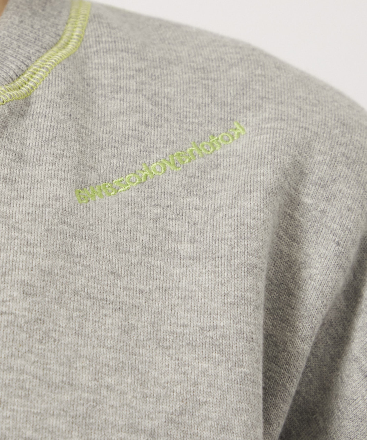 REVERSIBLE SLIT-NECK PULLOVER kotohayokozawa