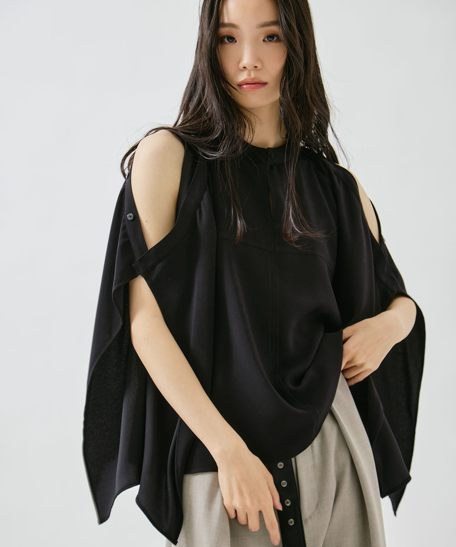 BACK SATIN DRAPE BLOUSE STUDIOUS