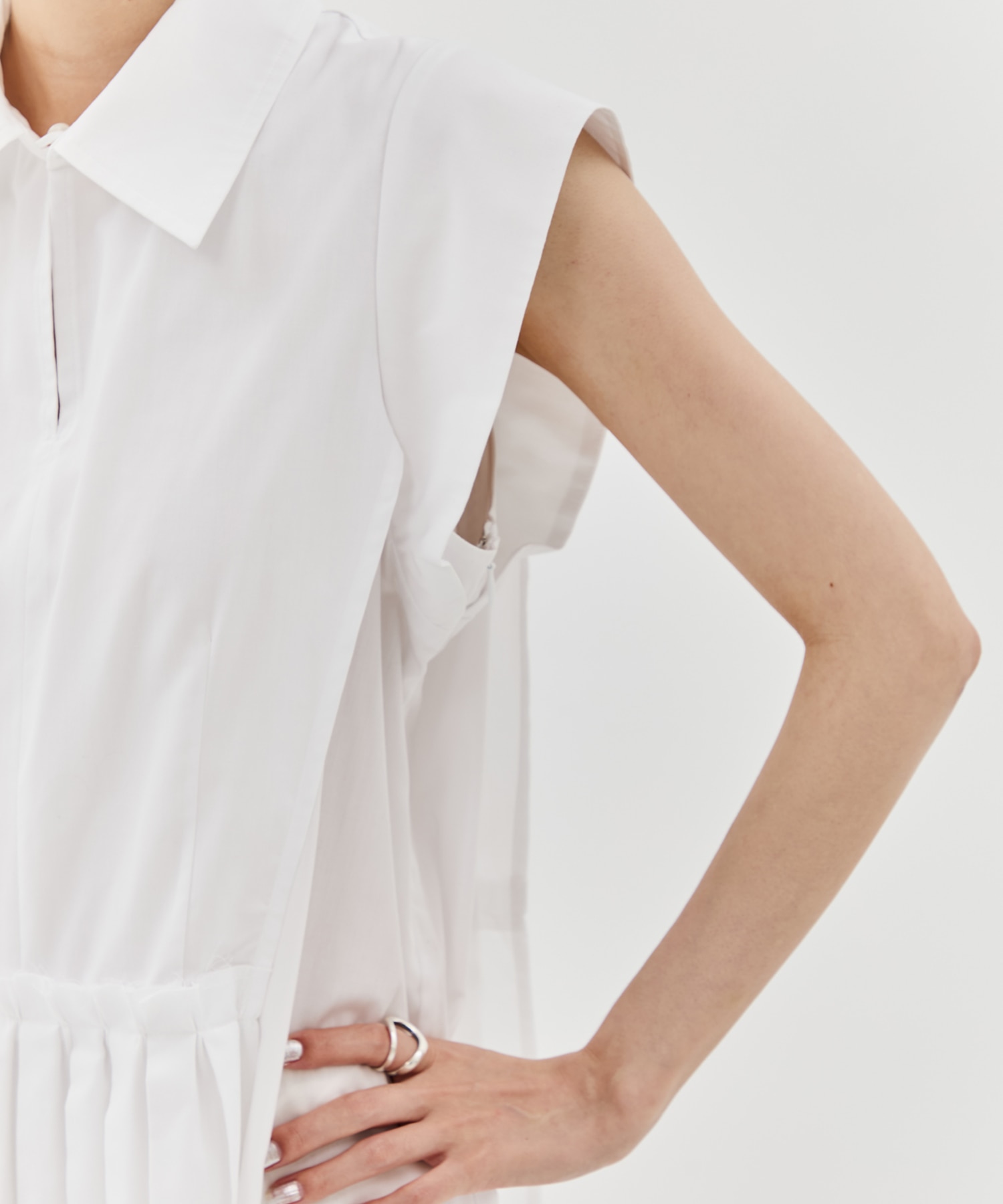 Asymmetry pleats one-piece STUDIOUS