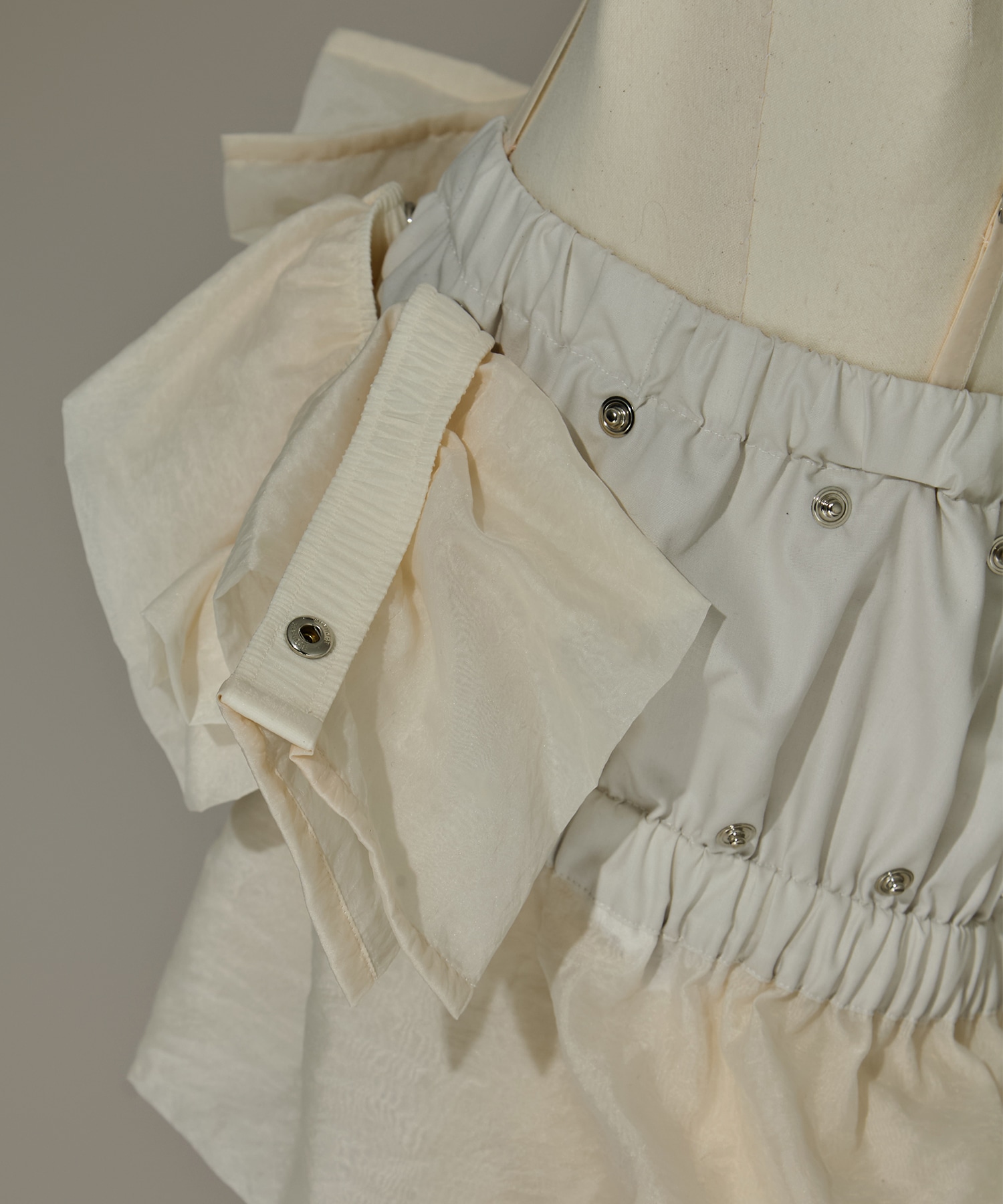 別注frower frill vest HOUGA