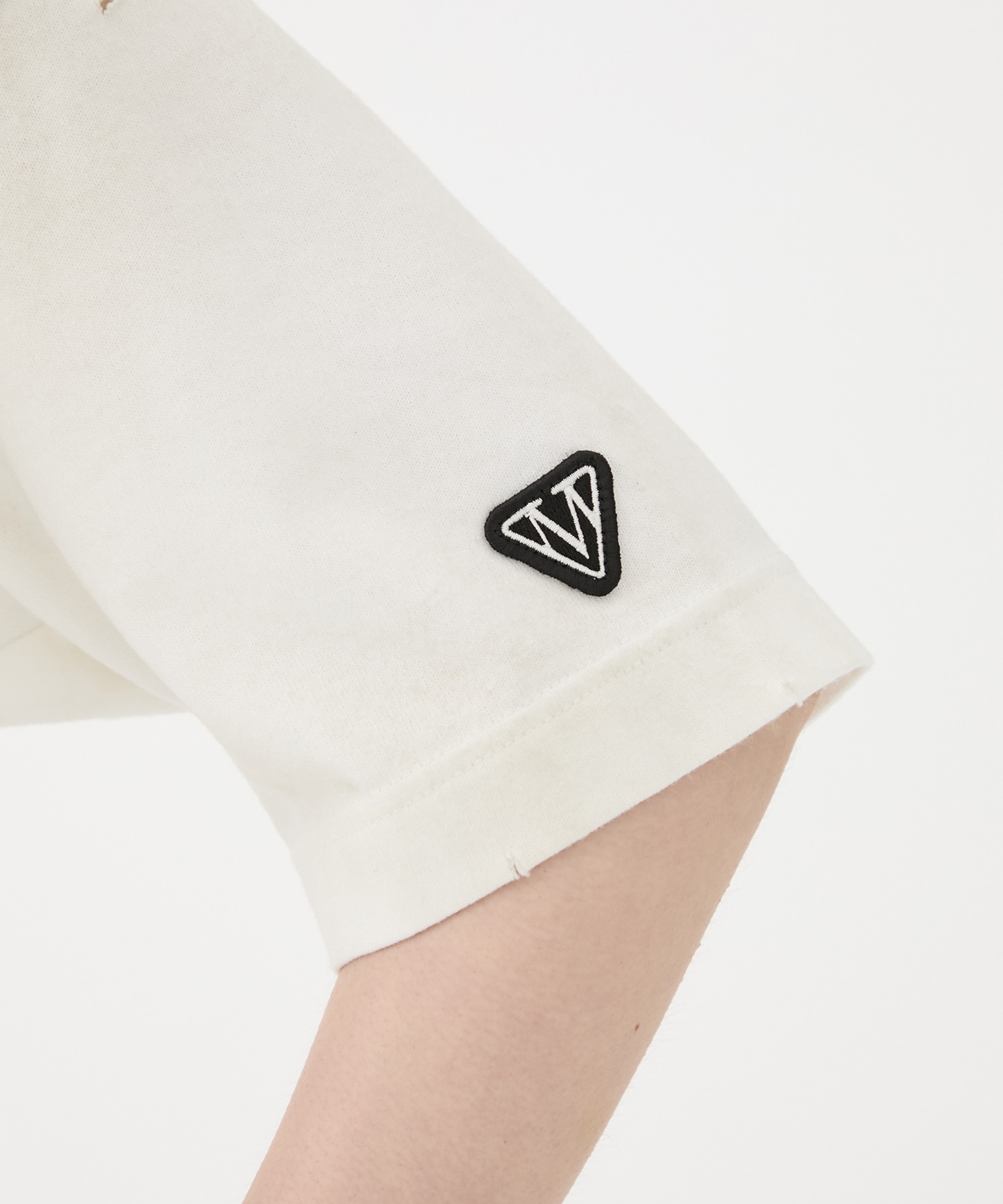 EMBELLISHED DISTRESSED TEE Maison MIHARA YASUHIRO