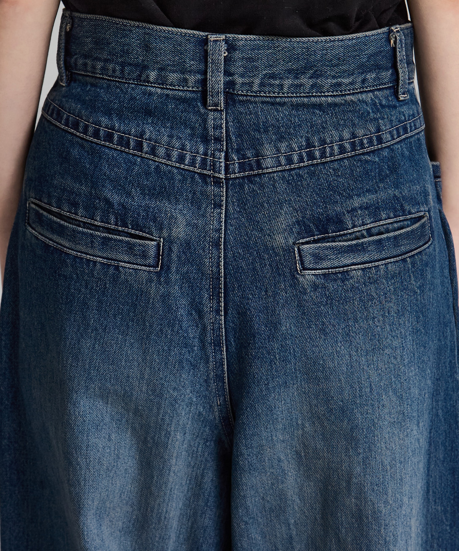 Tucked Wide Leg Jeans STUDIOUS