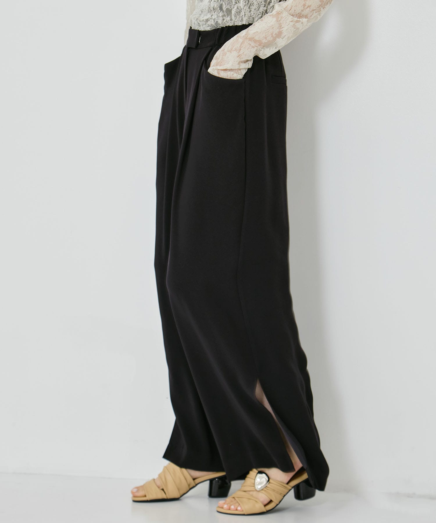 BACK SATIN SIDE SLIT PANTS STUDIOUS
