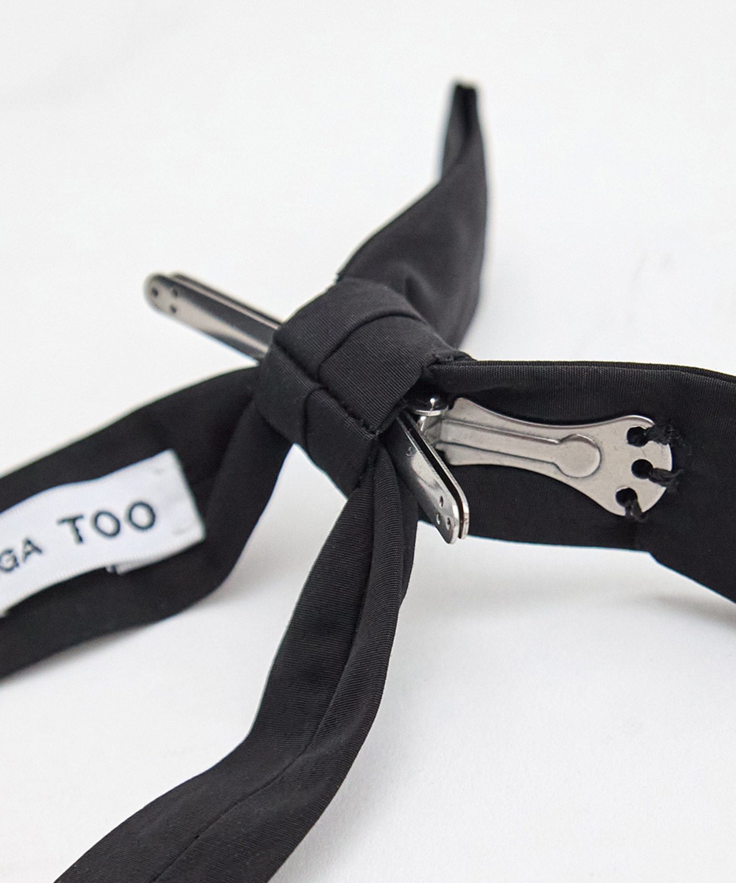 Metal ribbon clip tie TOGA