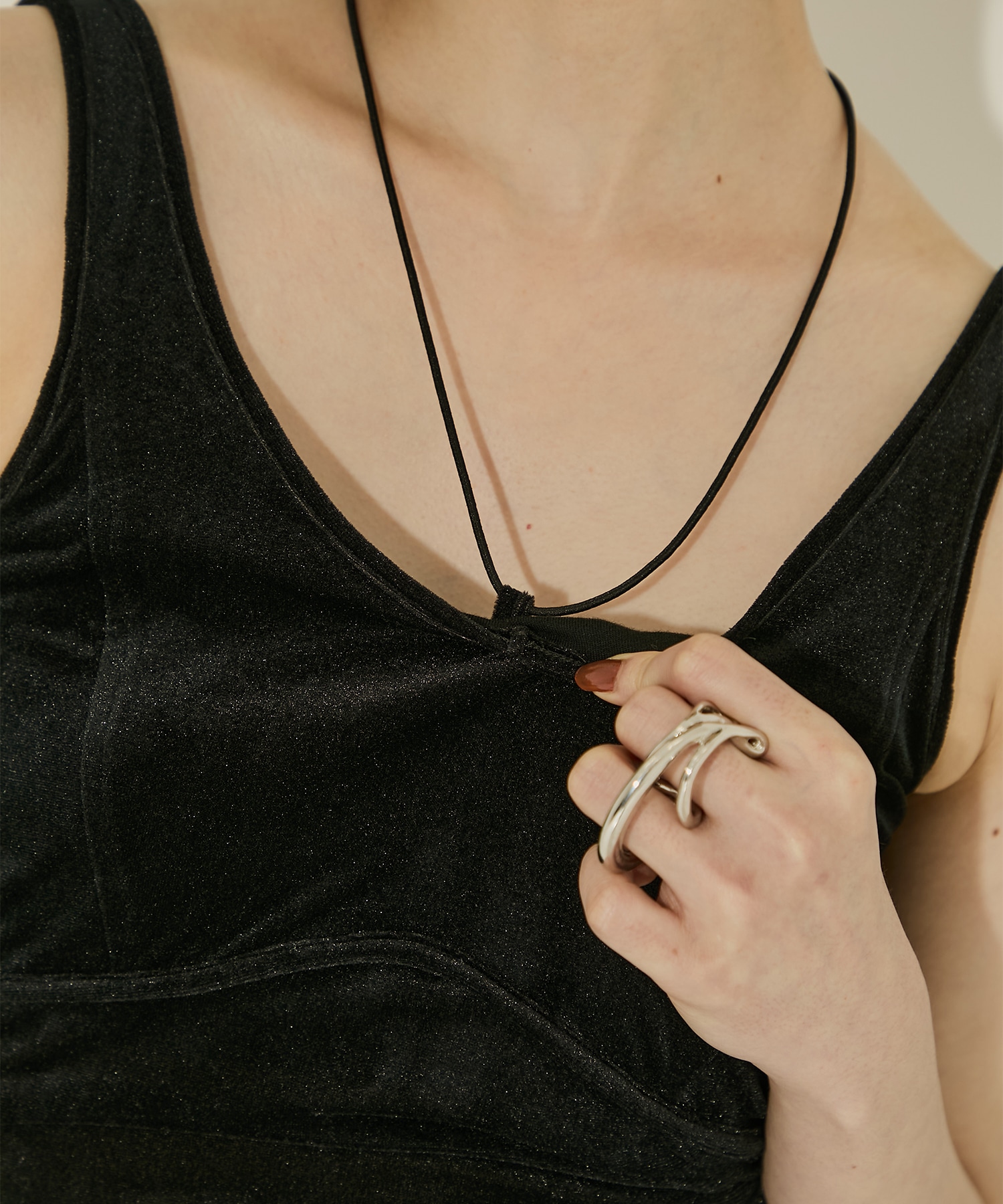VELOUR CUPIN HALTER　NECK CAMISOLE STUDIOUS