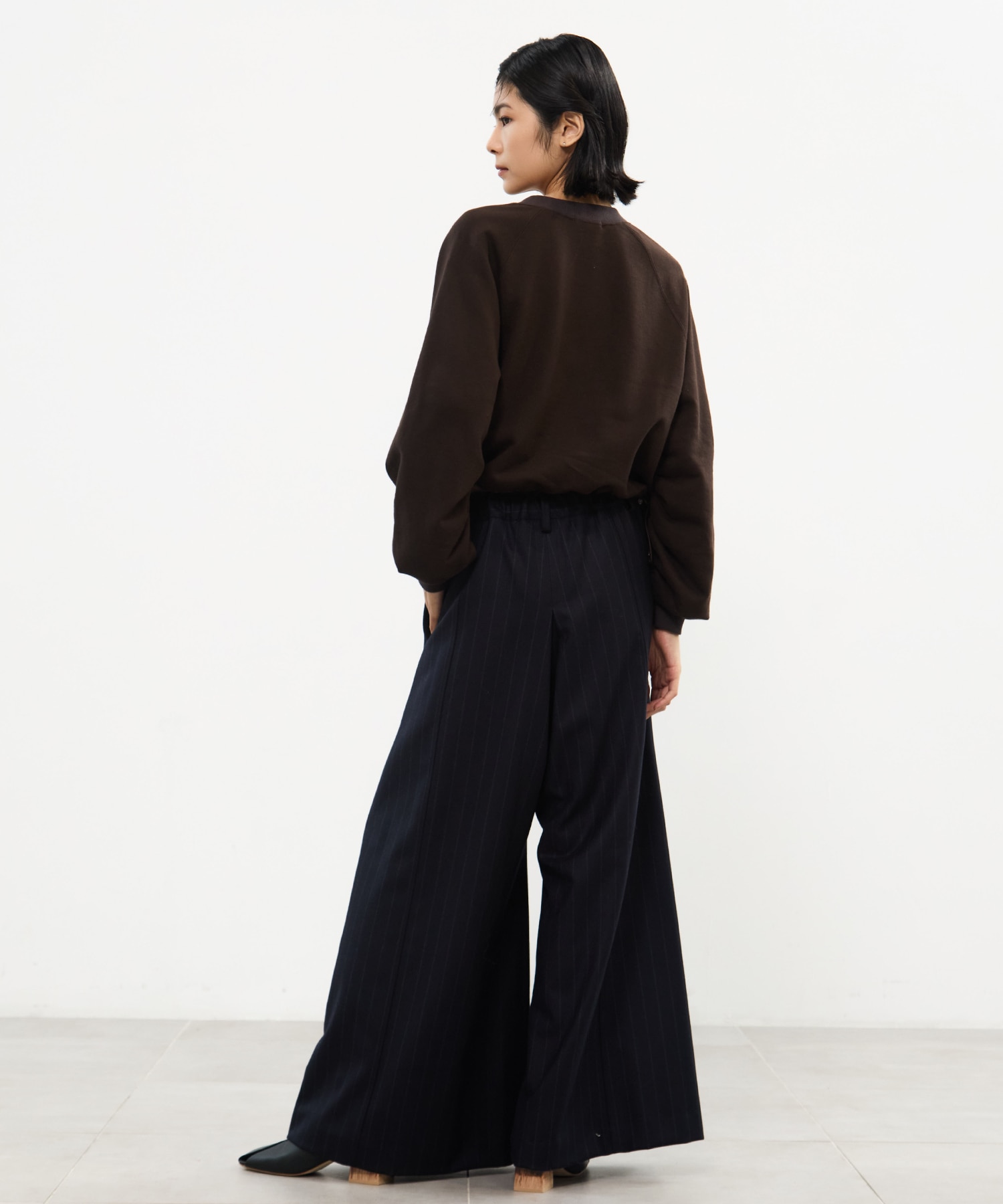 DRAWSTRING GATHER SLEEVE SWEAT SHIRT STUDIOUS