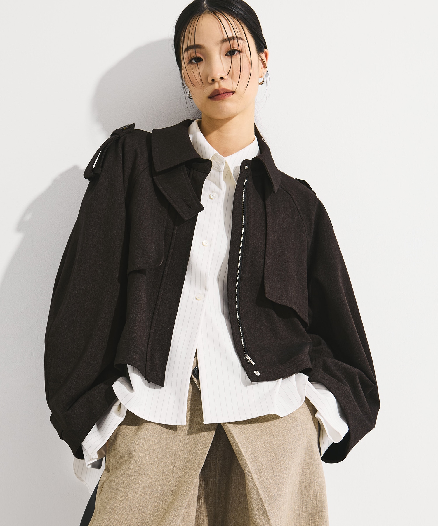 BACK GATHER SHORT TRENCH BLOUSON STUDIOUS