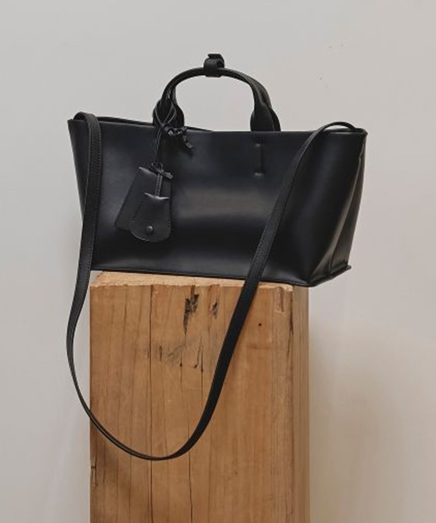 Useful Leather Bag (M) TODAYFUL