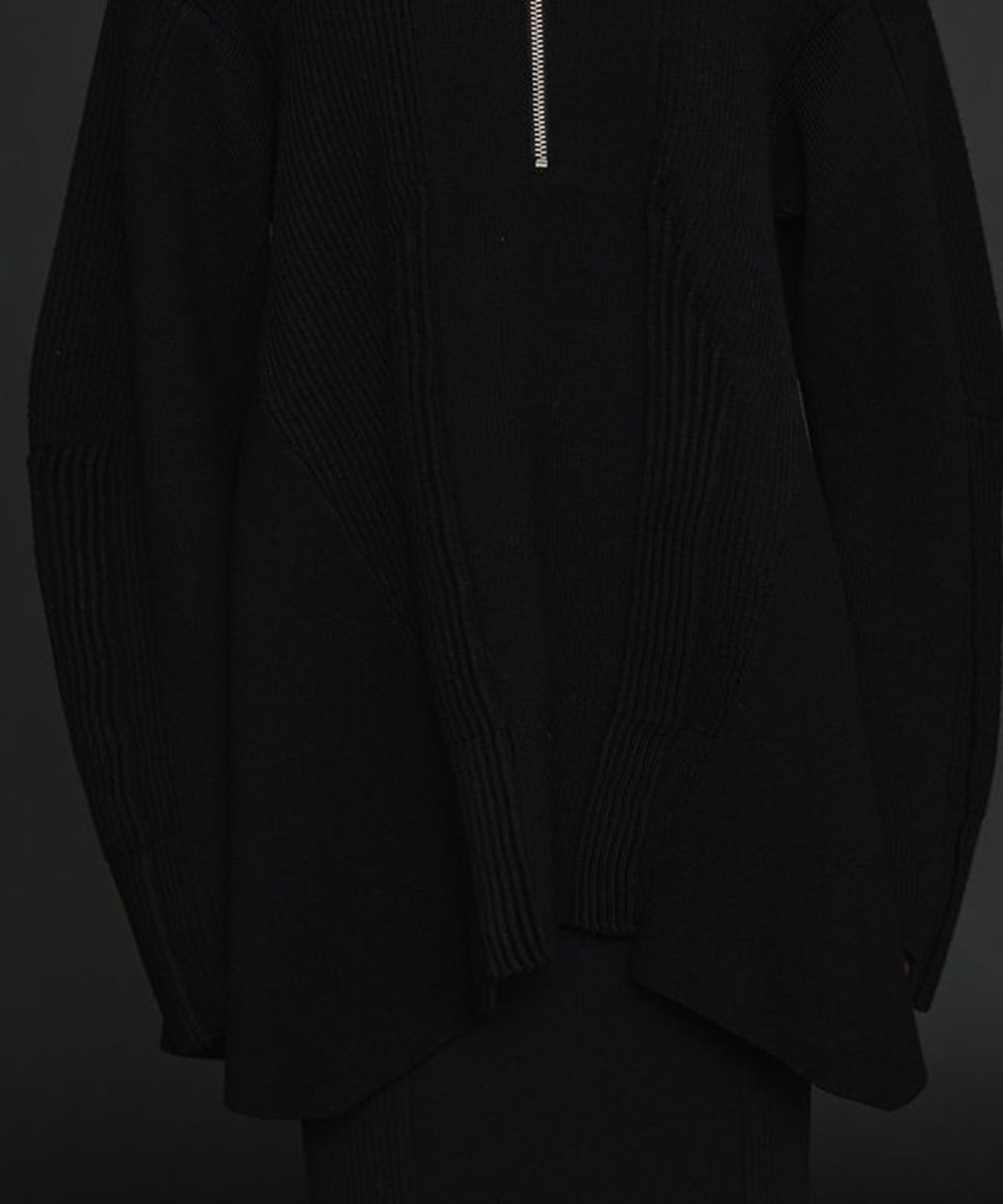 PIN TUCK HALF ZIP TOP UN3D.