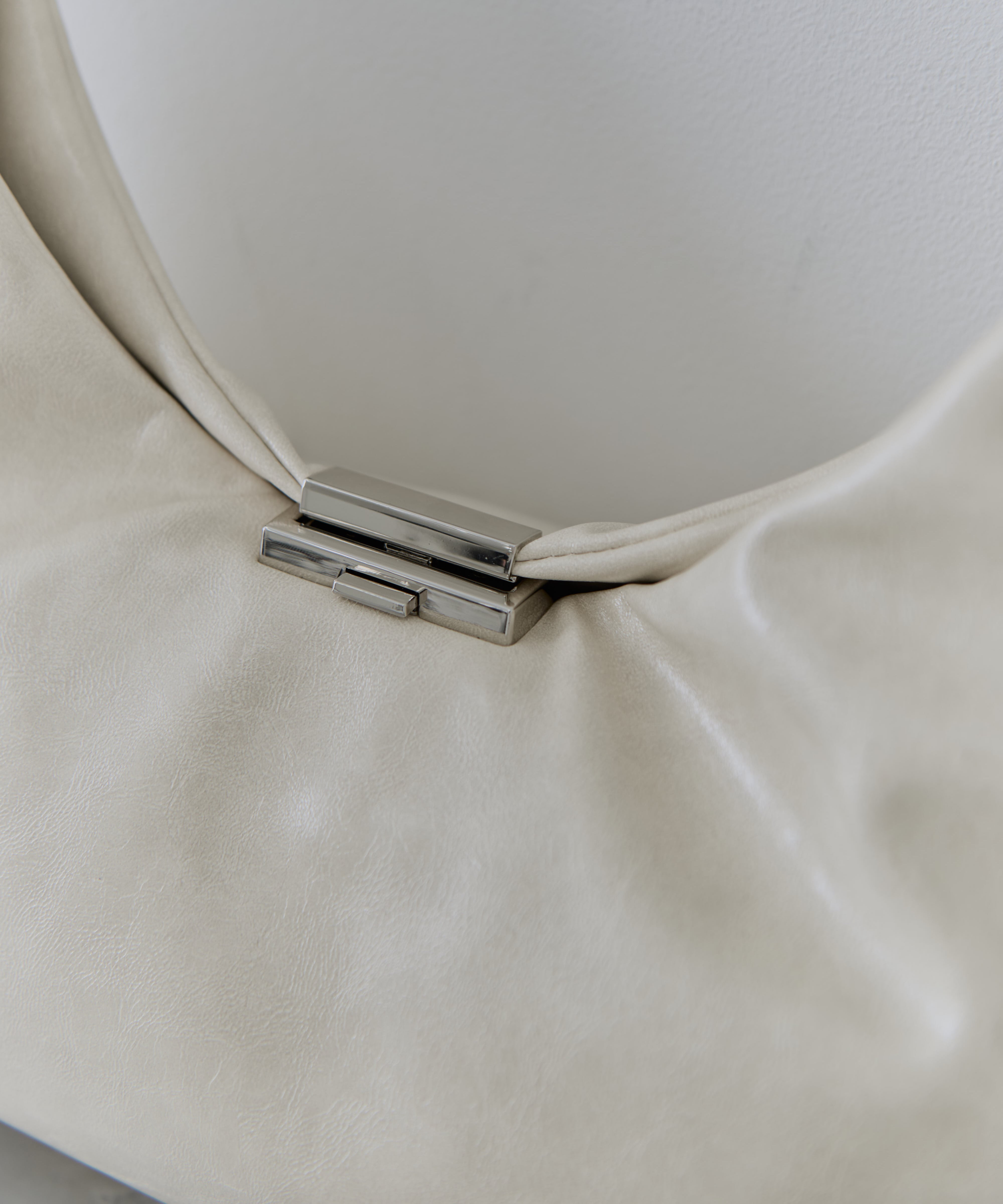 UND PARTS ACCENT ONE HANDLE BAG AMERI