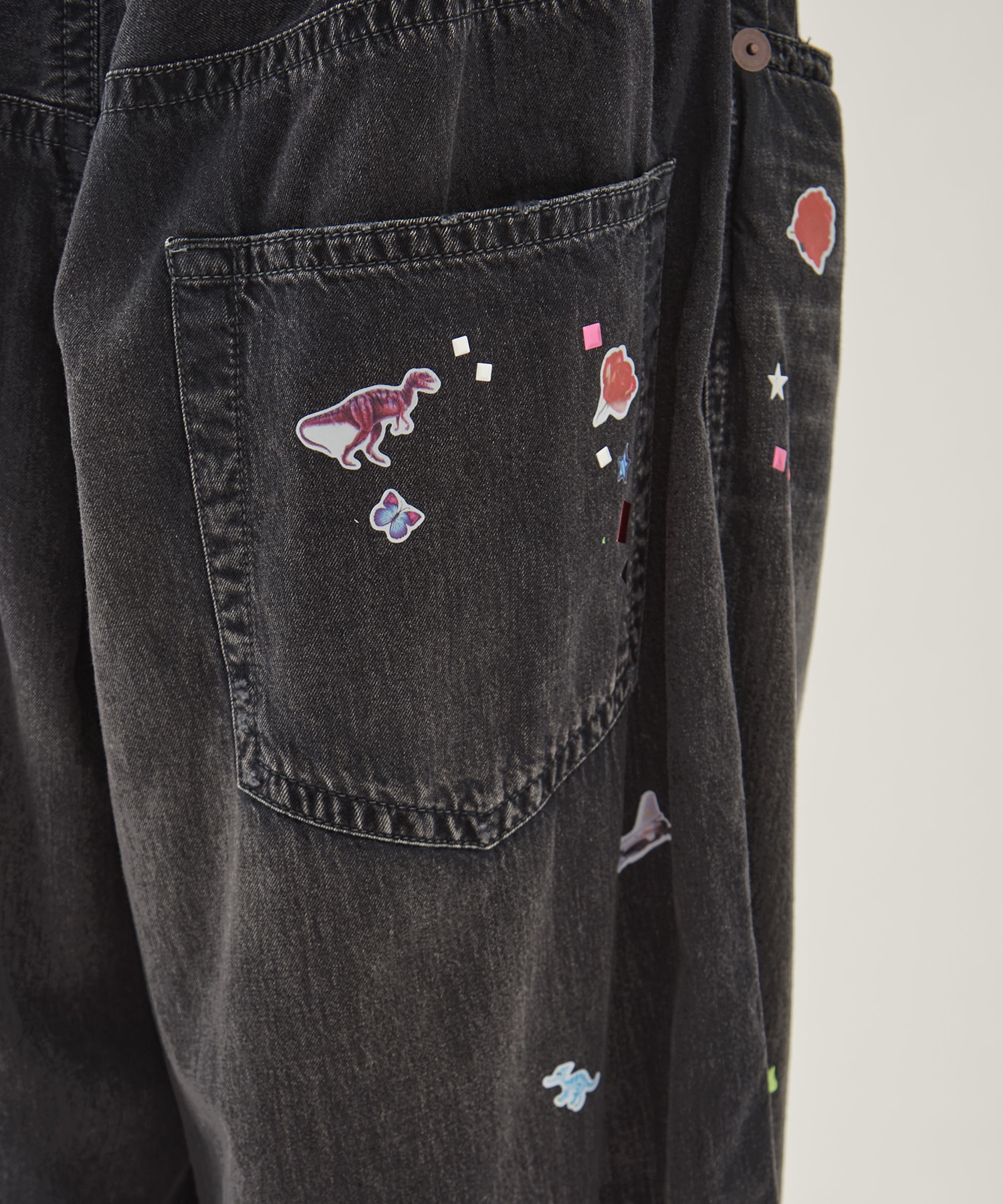 DENIM HUGE DETAIL PANTS w KIDS STICKER Maison MIHARA YASUHIRO