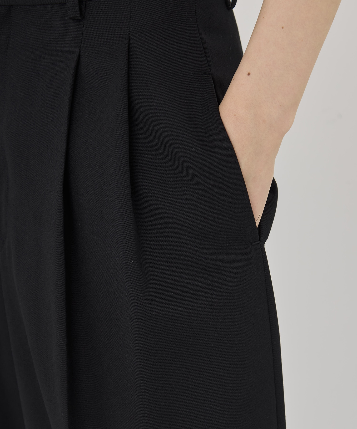 BLACK FORMAL TWO TUCK WIDE PANTS CINOH