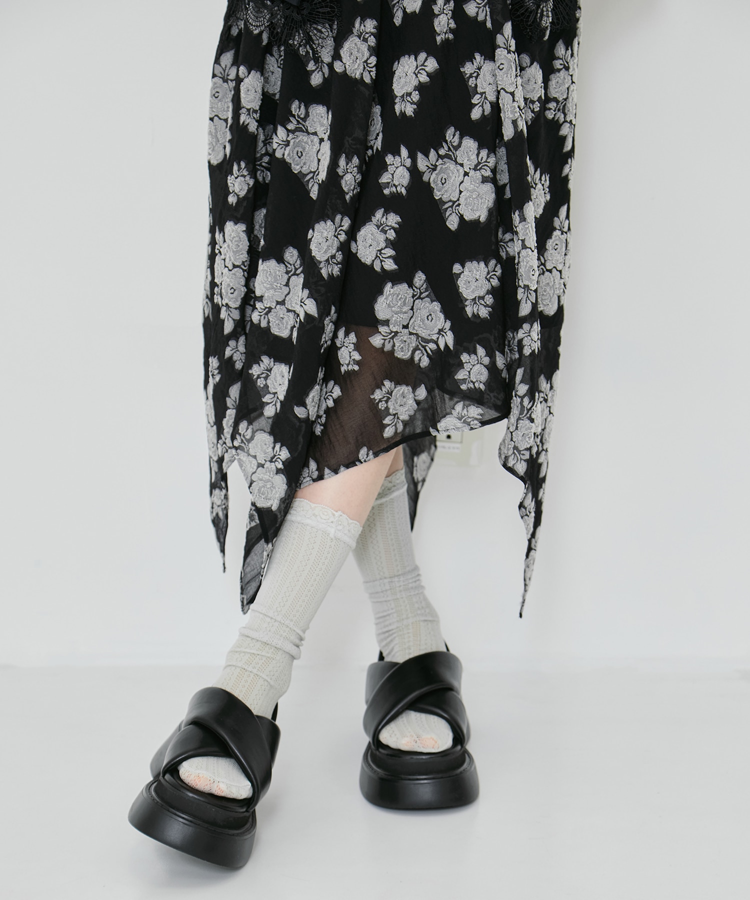 Padded Cross Sandals STUDIOUS