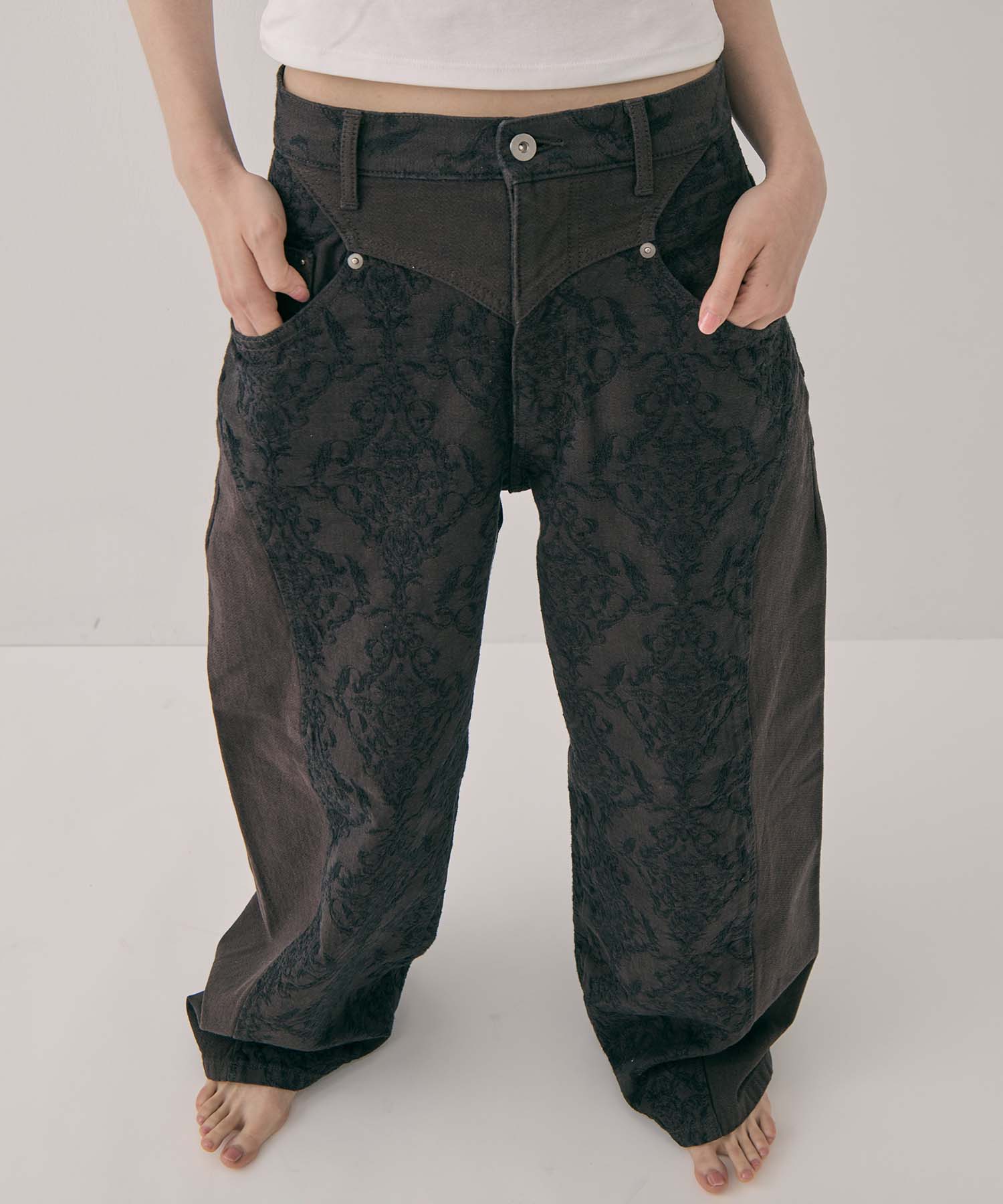 別注 DAMASK-PRINT DENIM CURVE-FIT HIGH-RISE JEANS FETICO