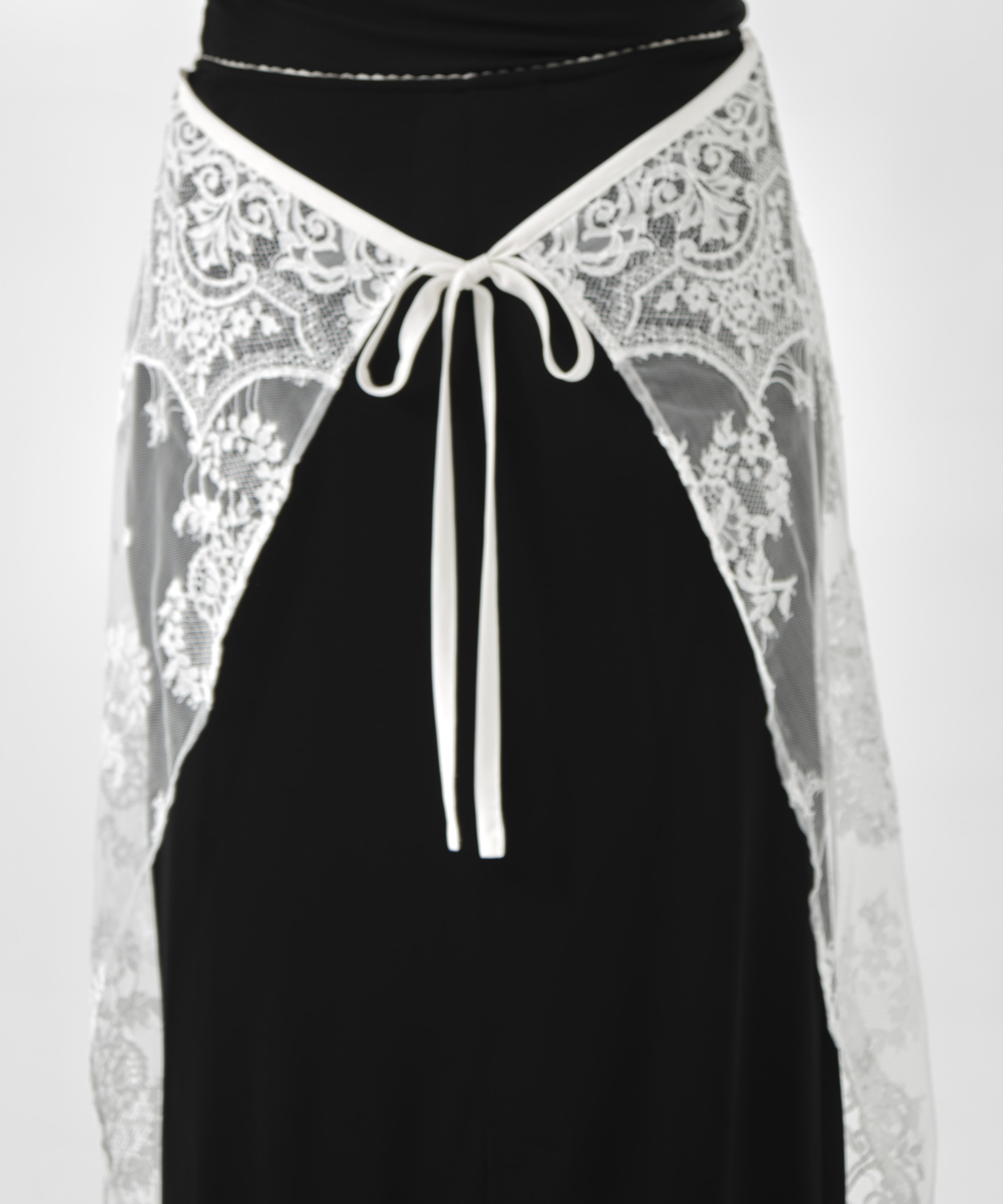 EMBROIDERED LACE SKIRT 