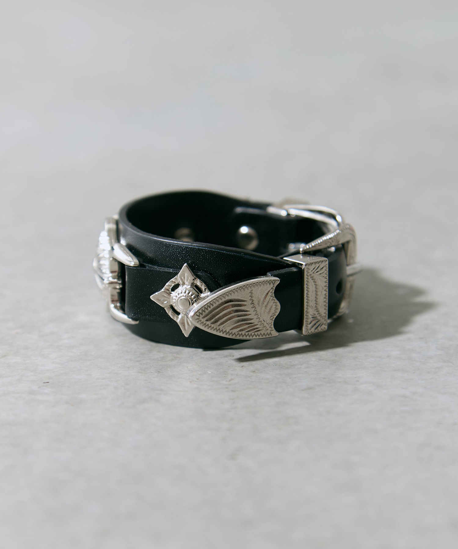 Double buckle concho bangle TOGA