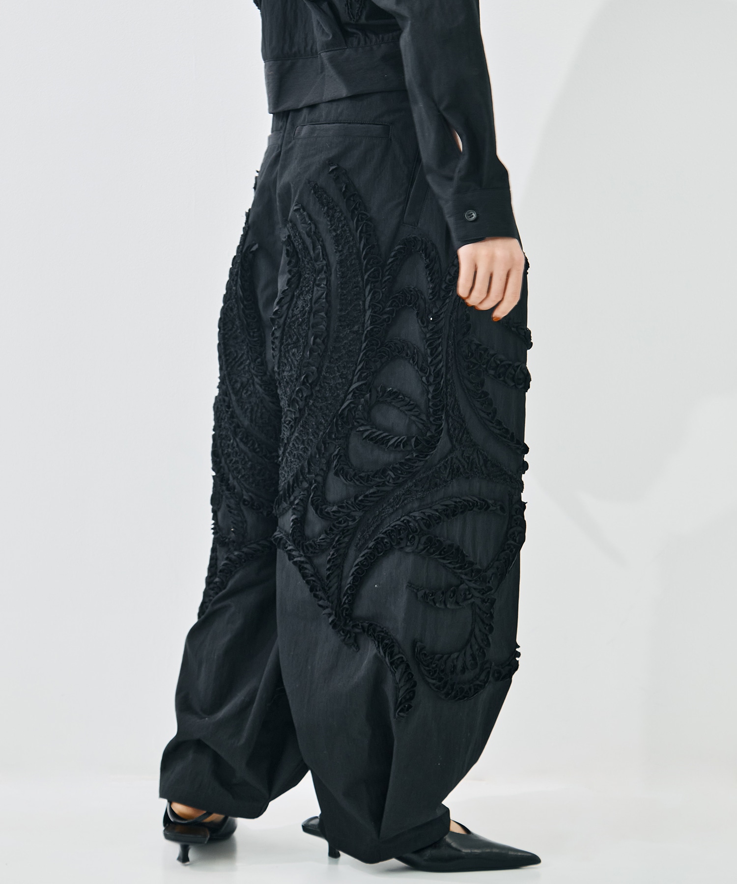 WIDE TATOO EMBROIDERY PANTS TAAKK