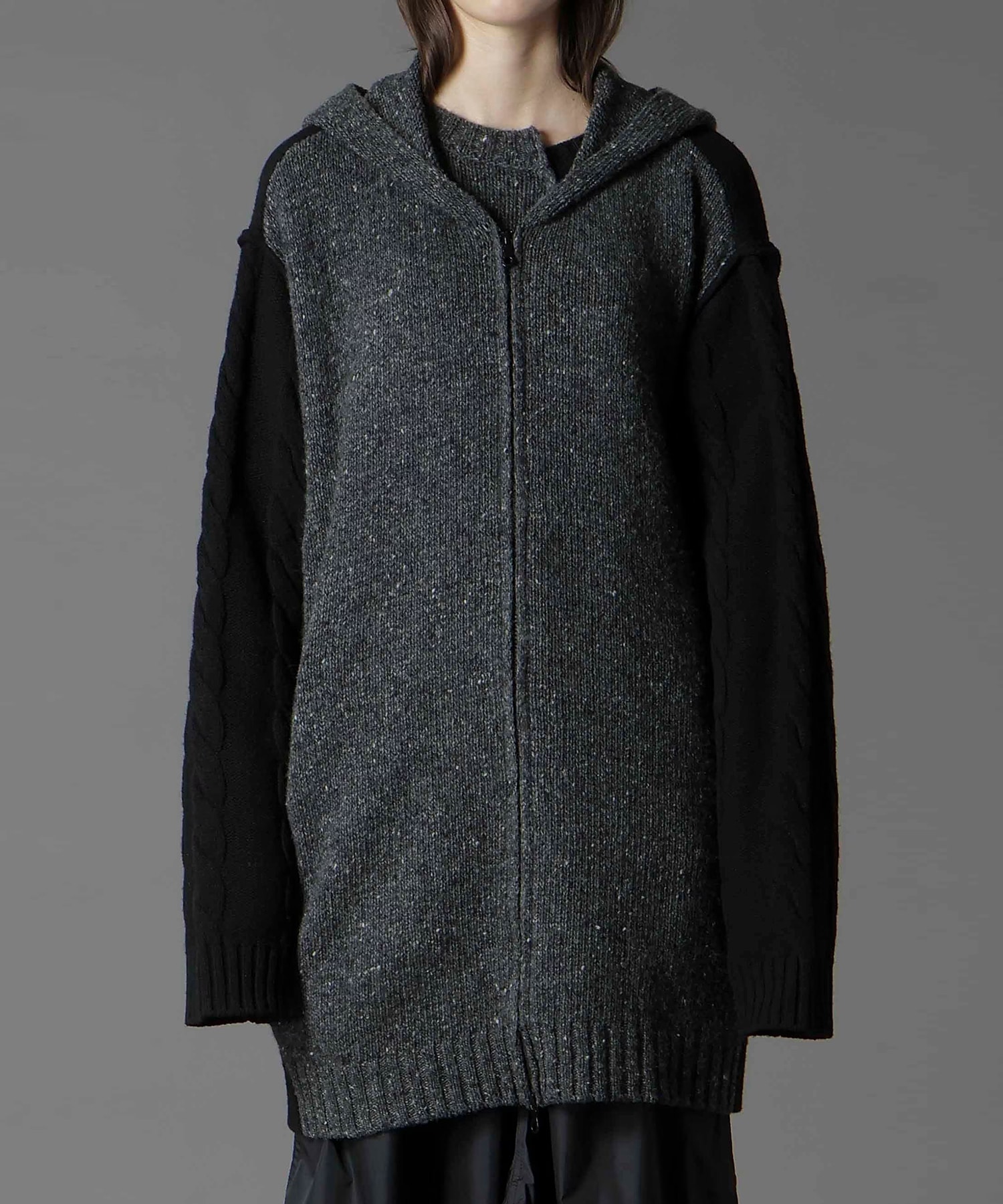 FINE MERINO WOOL CABLE SWITCH UNBALANCE HOODIE