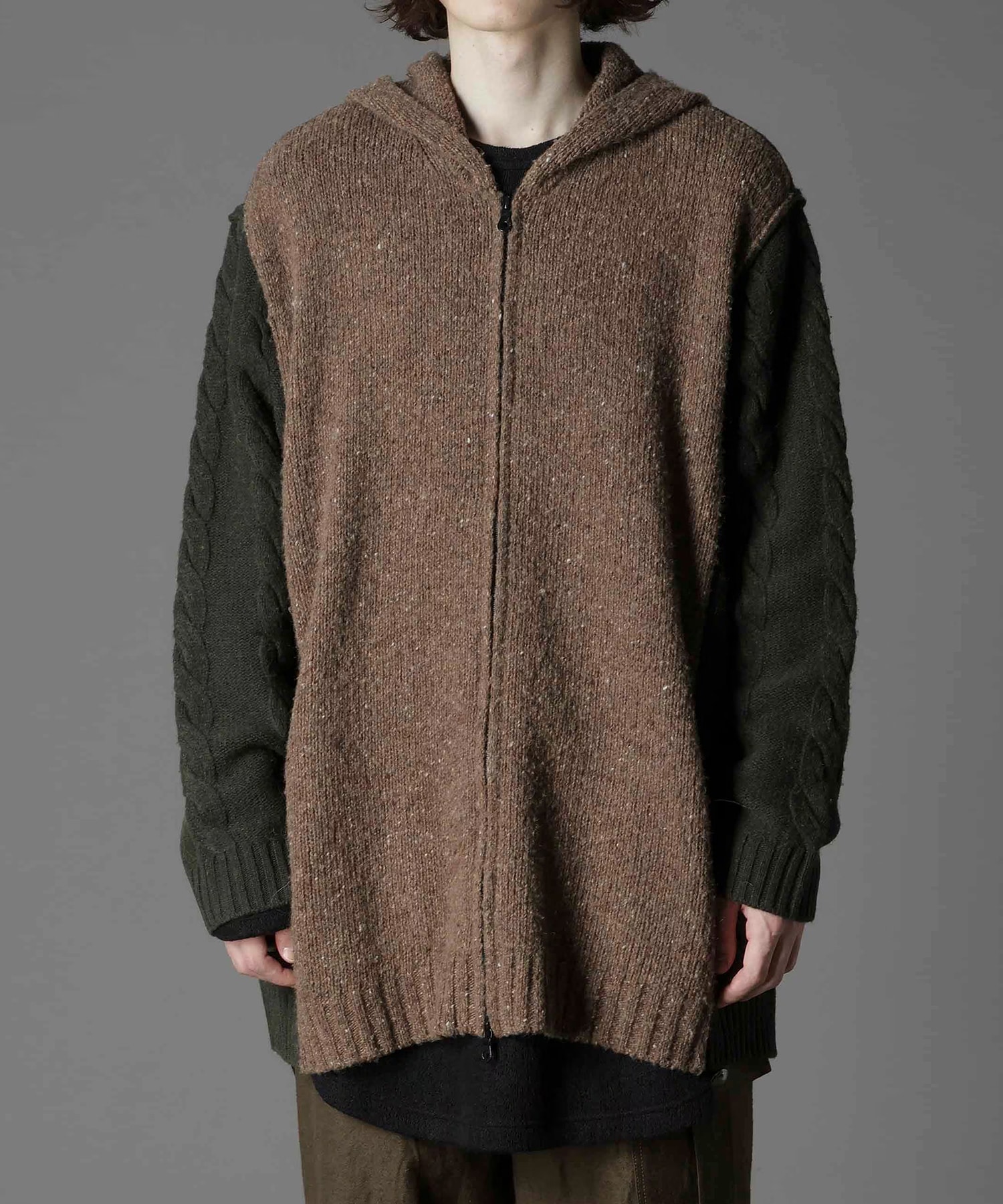 FINE MERINO WOOL CABLE SWITCH UNBALANCE HOODIE