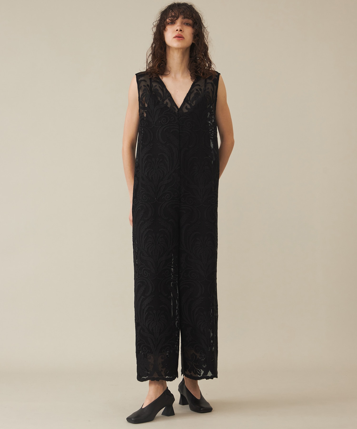 一部予約販売】 Ameri CHLOE V NECK ROMPERS madharesociety.com