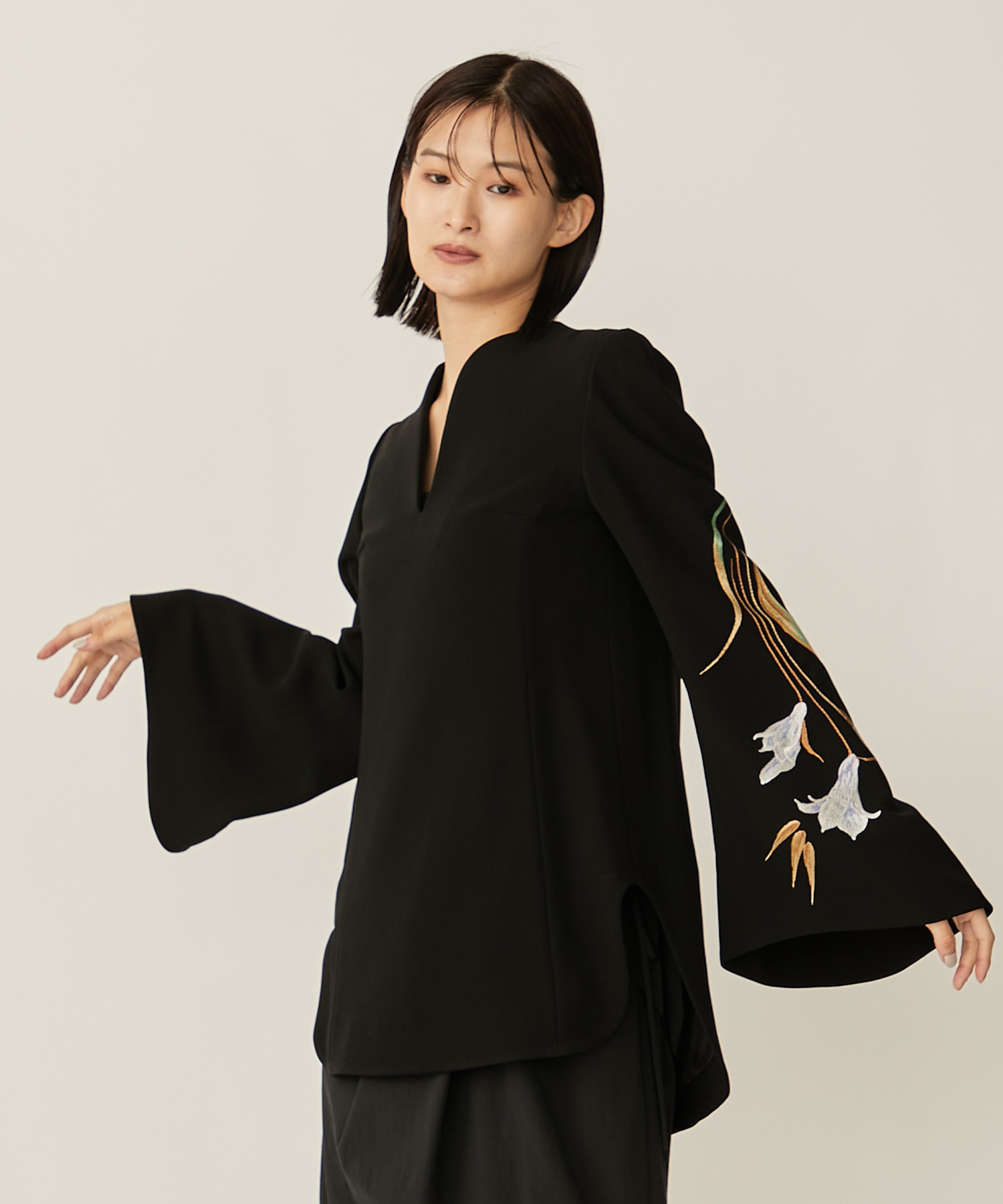 Triacetate Floral Embroidery Blouse(2 BLACK): Mame Kurogouchi