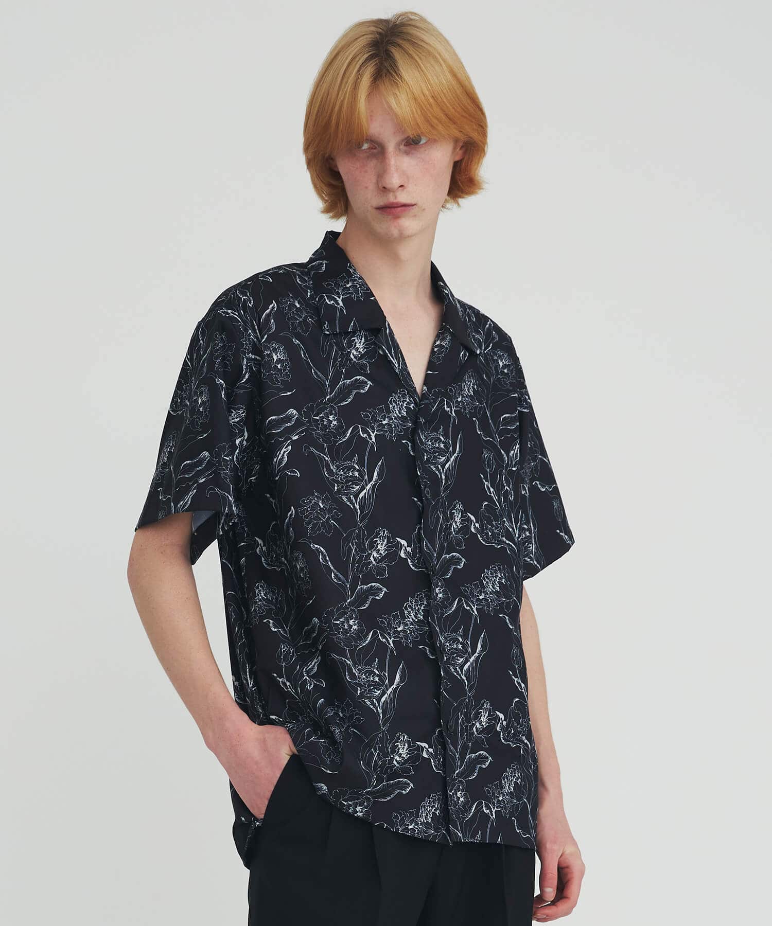 LINE DRAWING FLOWER S/S SHIRT