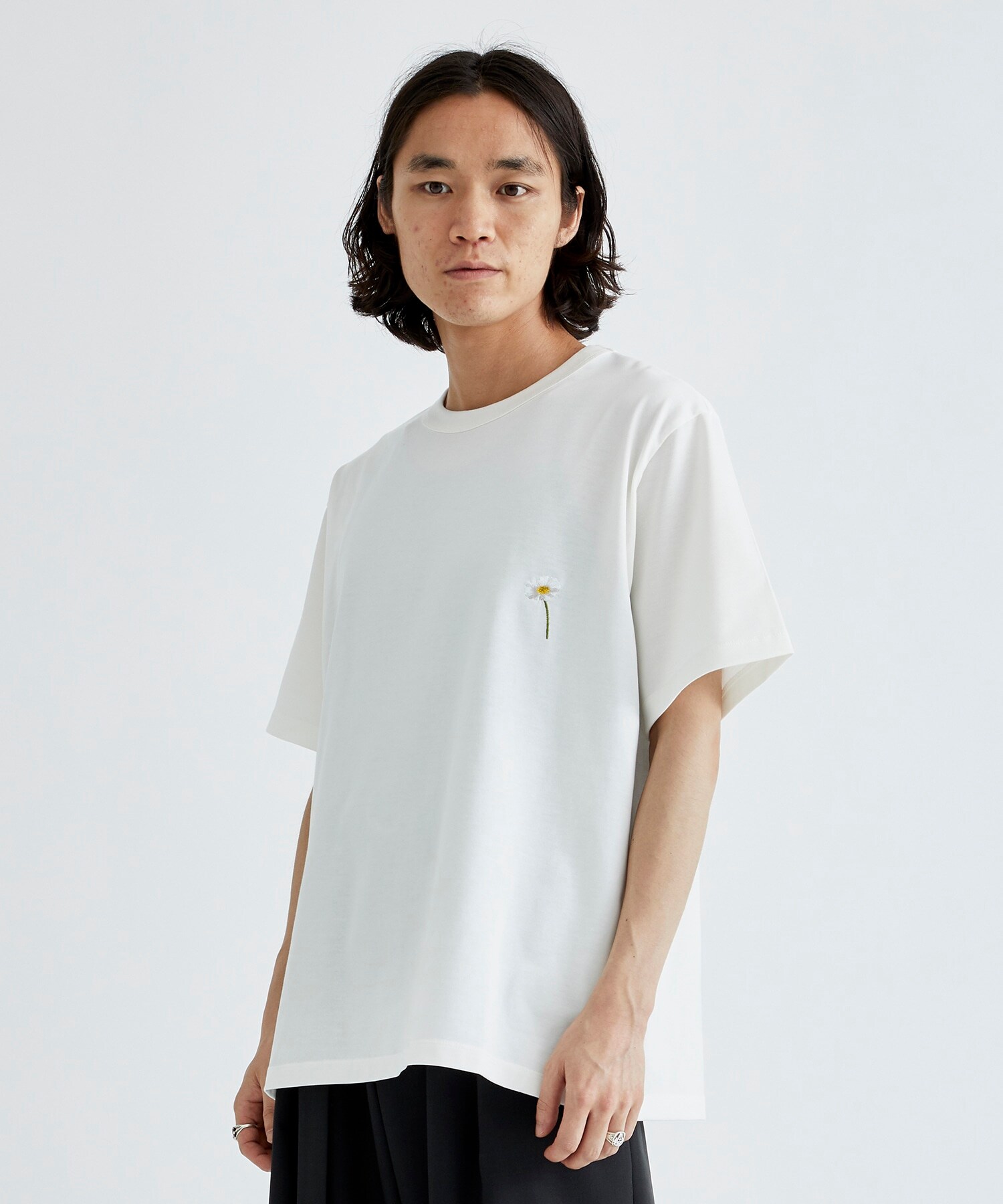 FLOWER EMBROIDERY S/S TEE